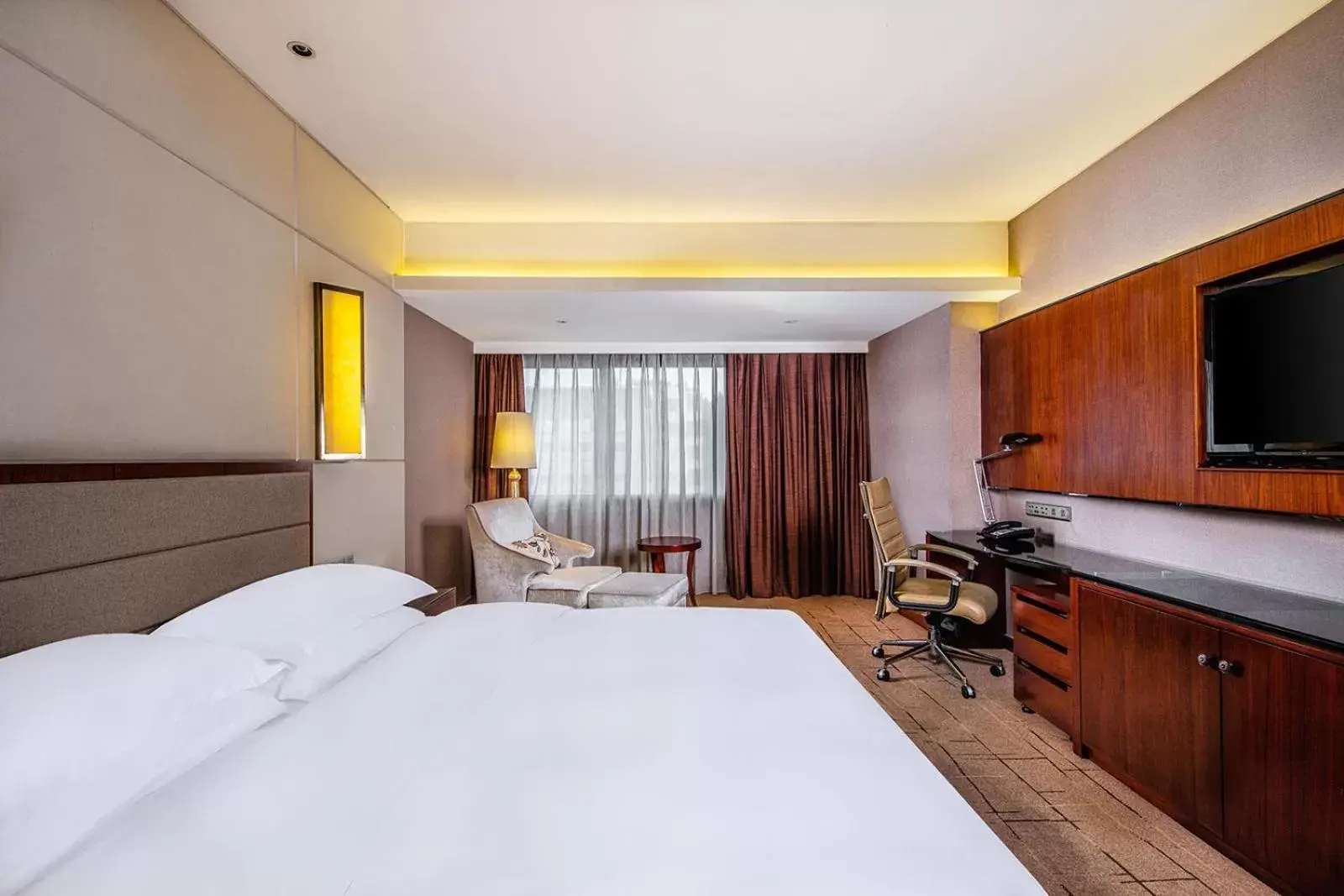 Photo of the whole room in Crowne Plaza Foshan, an IHG Hotel - Exclusive bus stations for HKSAR round-trips