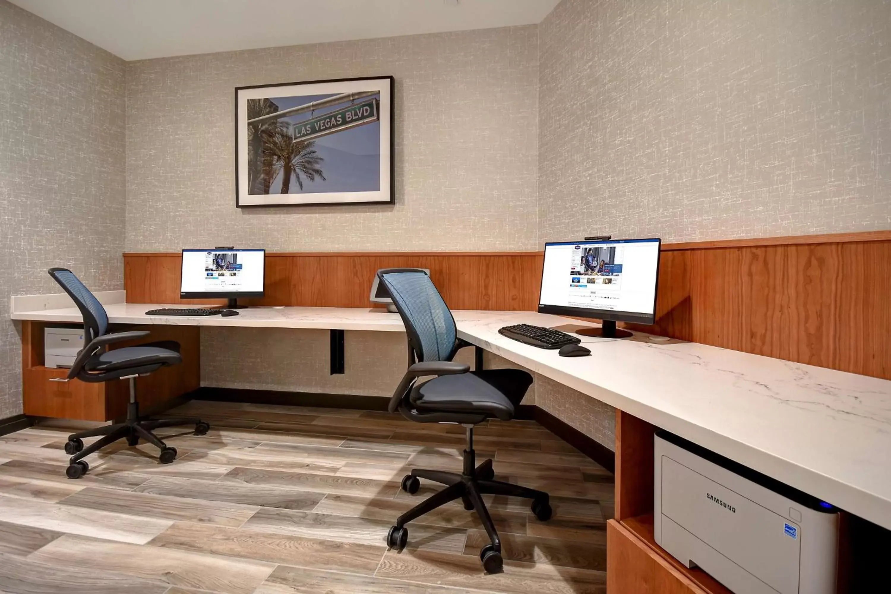 Business facilities in Hampton Inn & Suites Las Vegas Convention Center - No Resort Fee