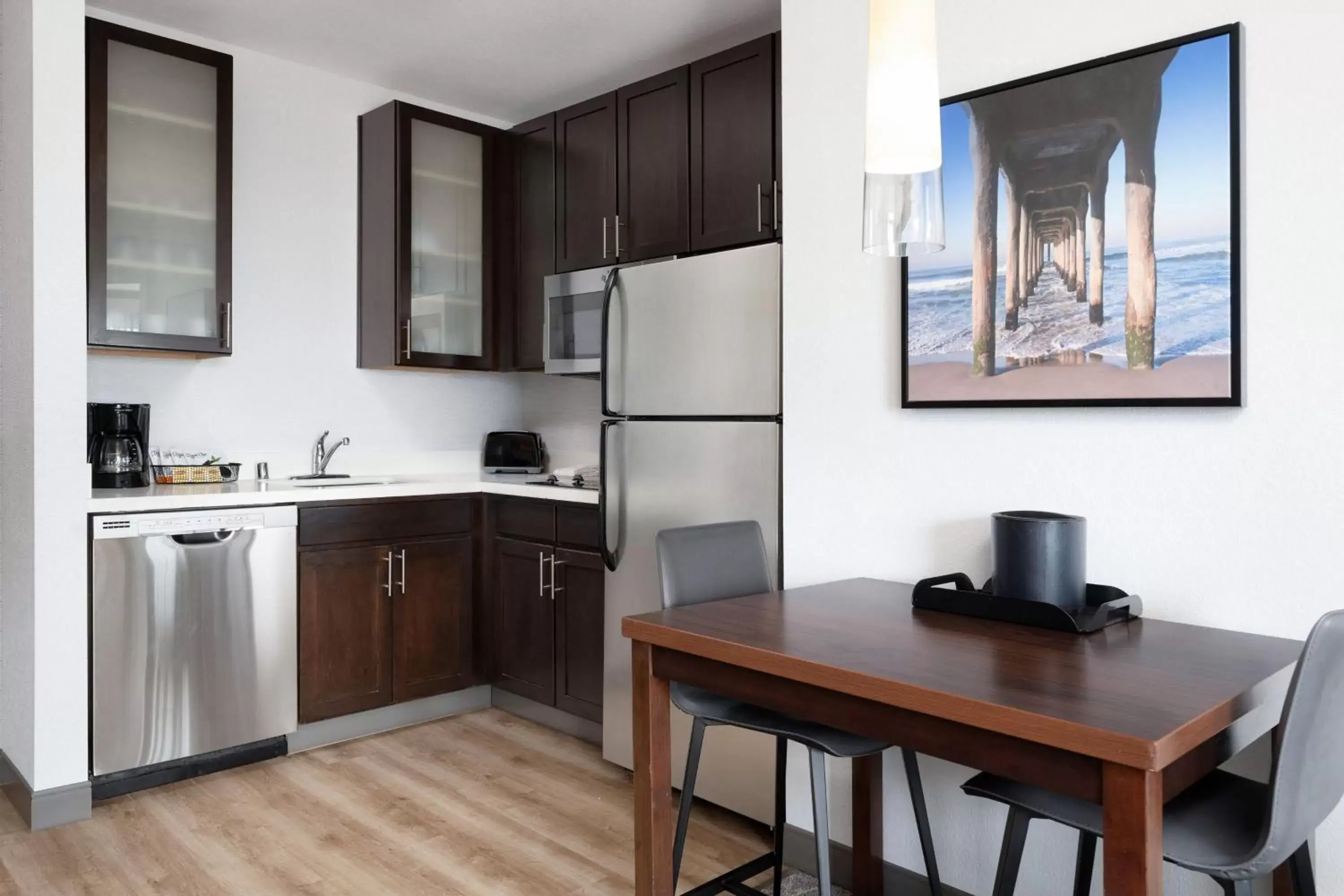 Bedroom, Kitchen/Kitchenette in Residence Inn by Marriott Los Angeles Redondo Beach