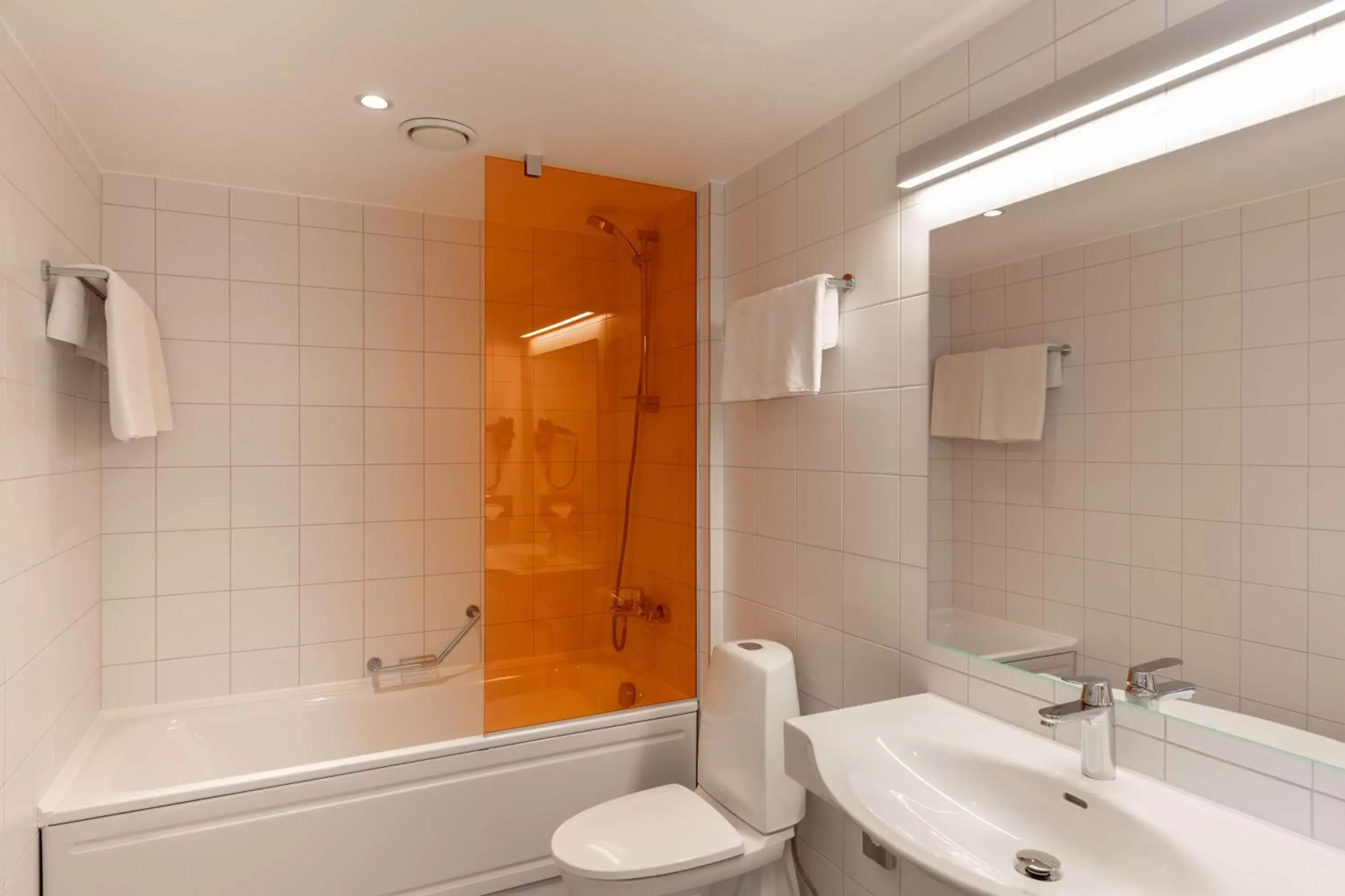 Shower, Bathroom in Park Inn by Radisson Meriton Conference & Spa Hotel Tallinn