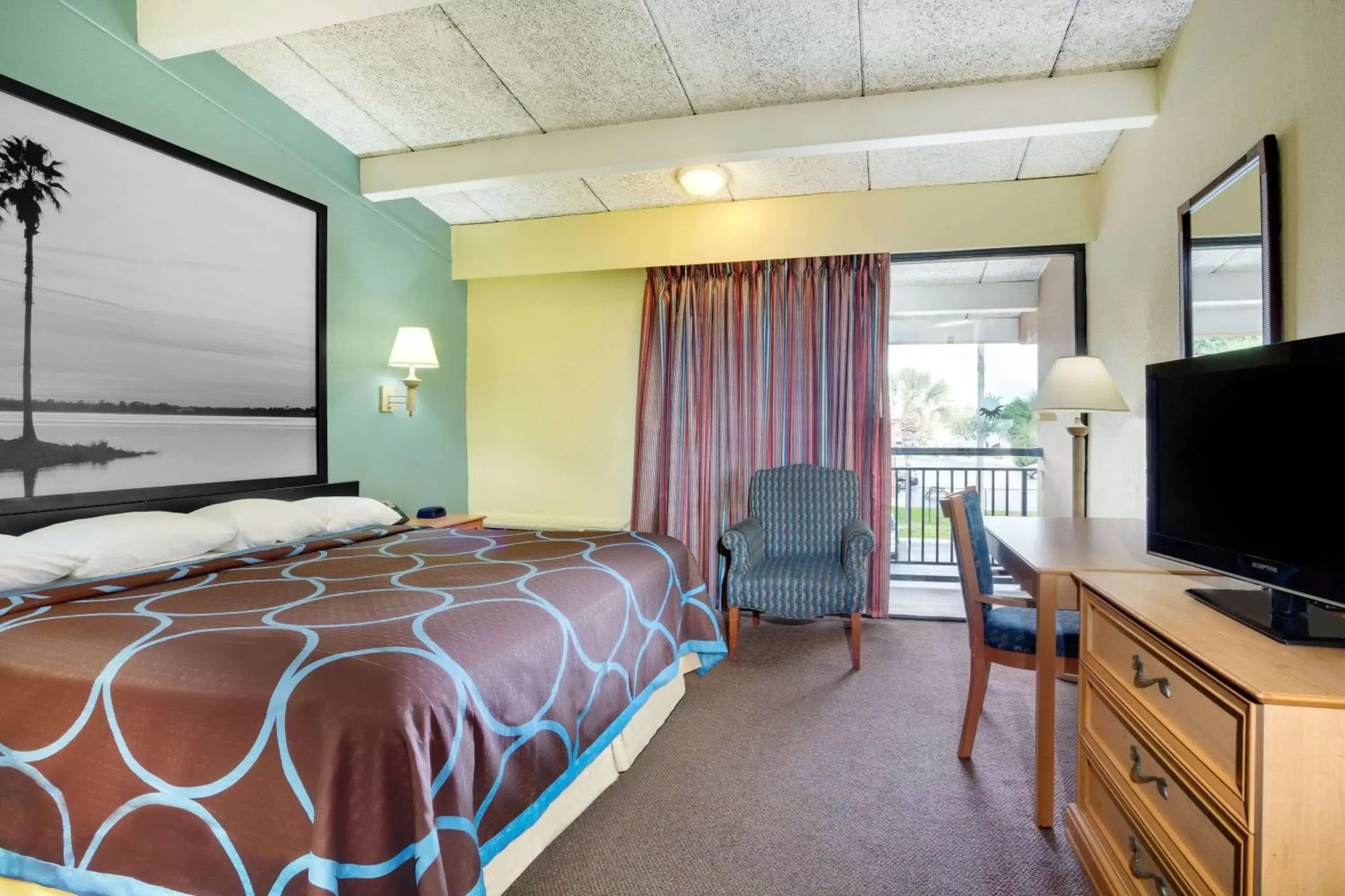 Photo of the whole room, Bed in Super 8 by Wyndham St. Augustine