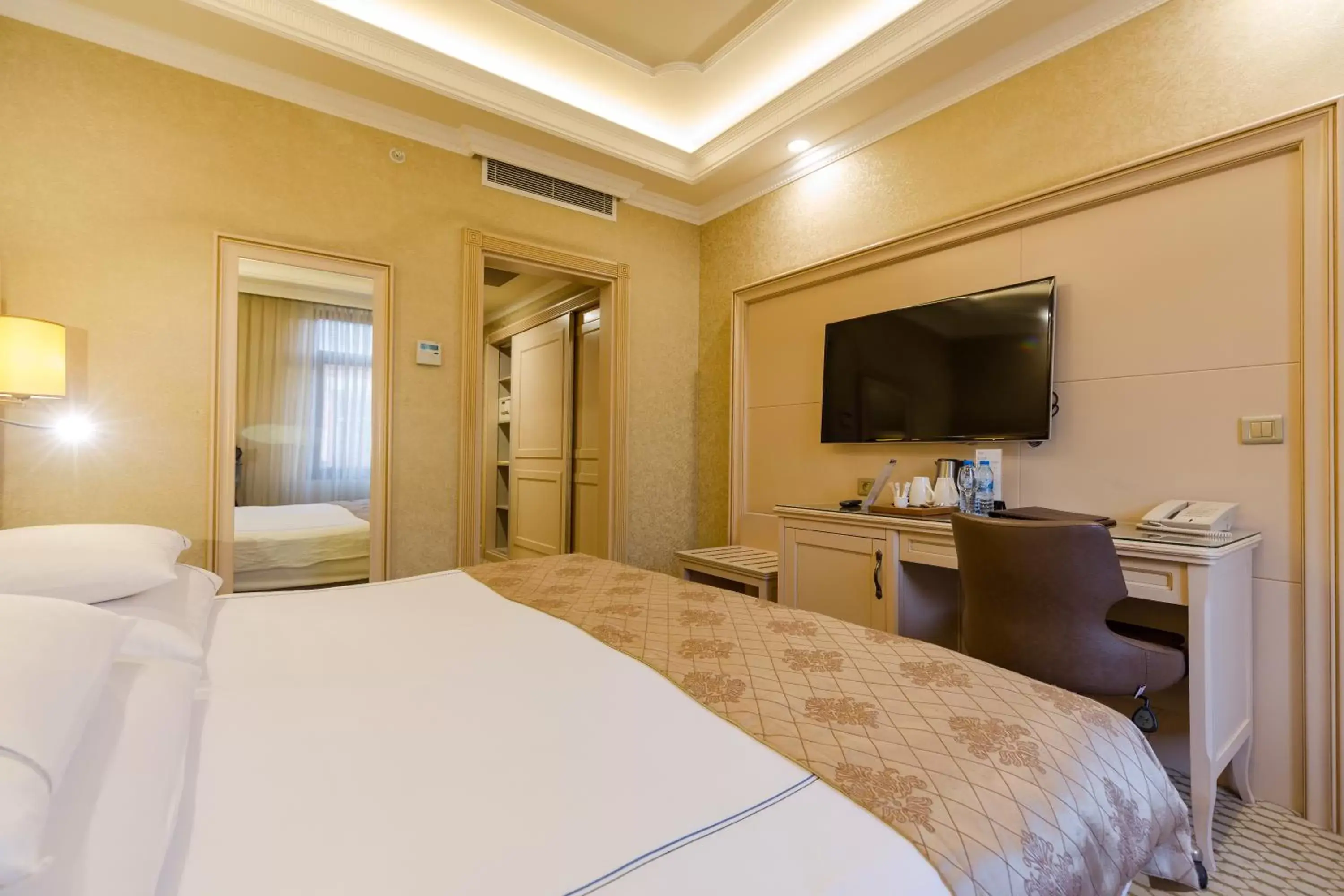 Bedroom, Bed in Divan Suites Batumi