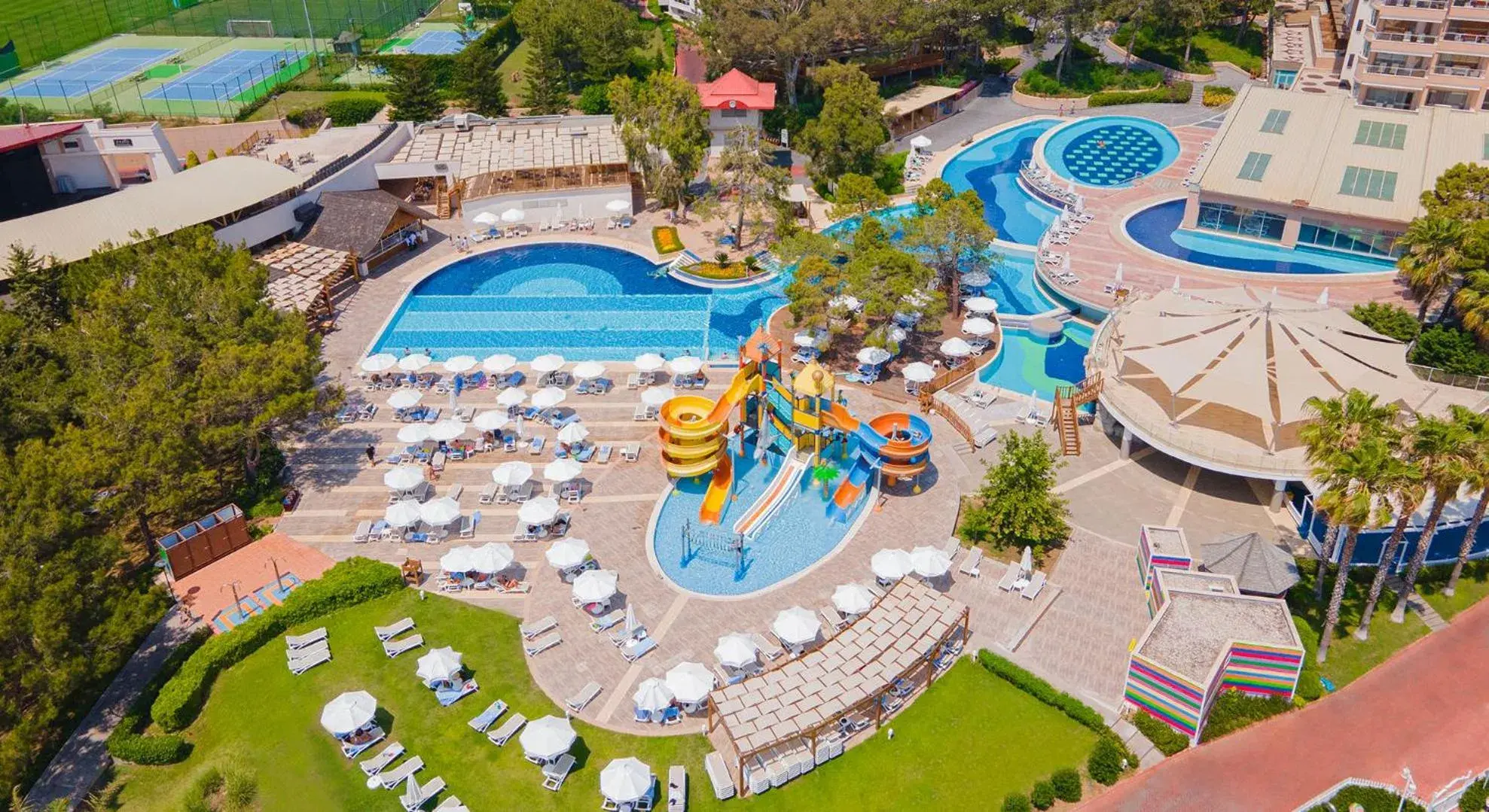 Swimming pool, Pool View in Sueno Hotels Beach Side