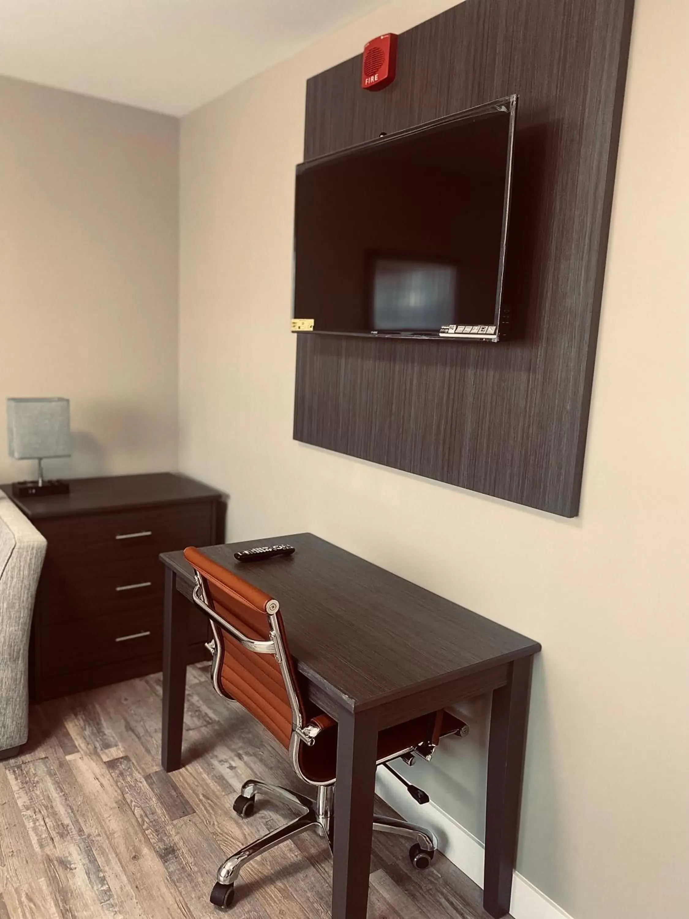 TV and multimedia, TV/Entertainment Center in Econo Lodge City Centre Inn