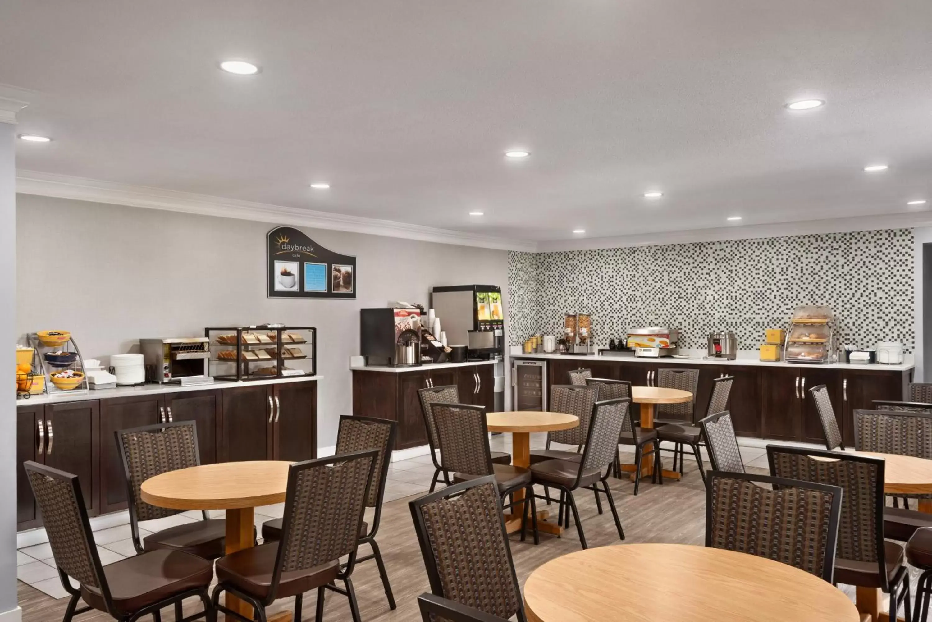 Continental breakfast, Restaurant/Places to Eat in Days Inn by Wyndham Kelowna