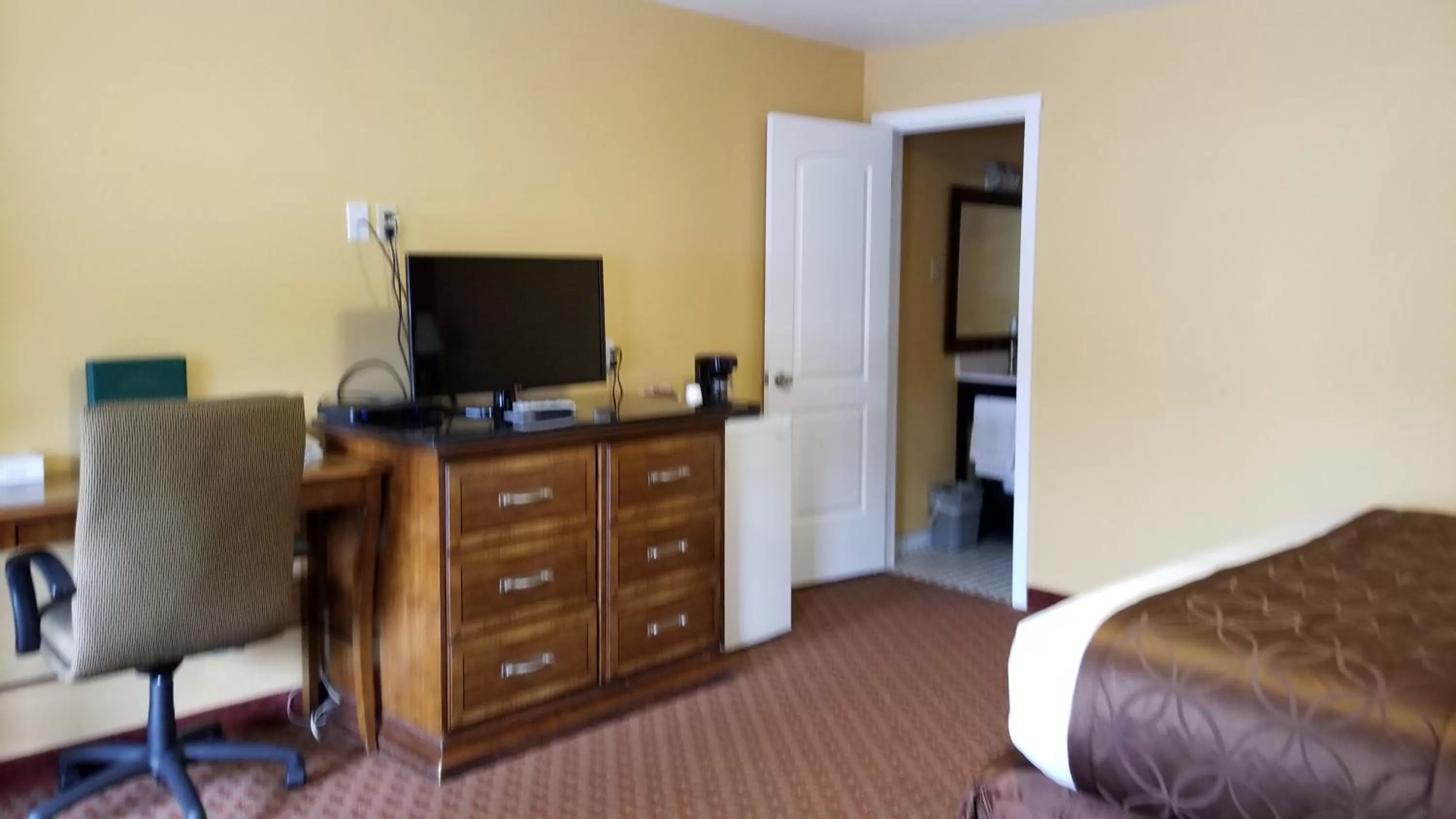 TV/Entertainment Center in Forks Motel