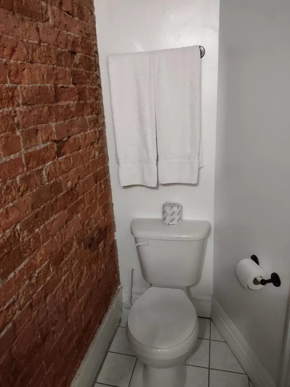 Toilet, Bathroom in The King George Inn