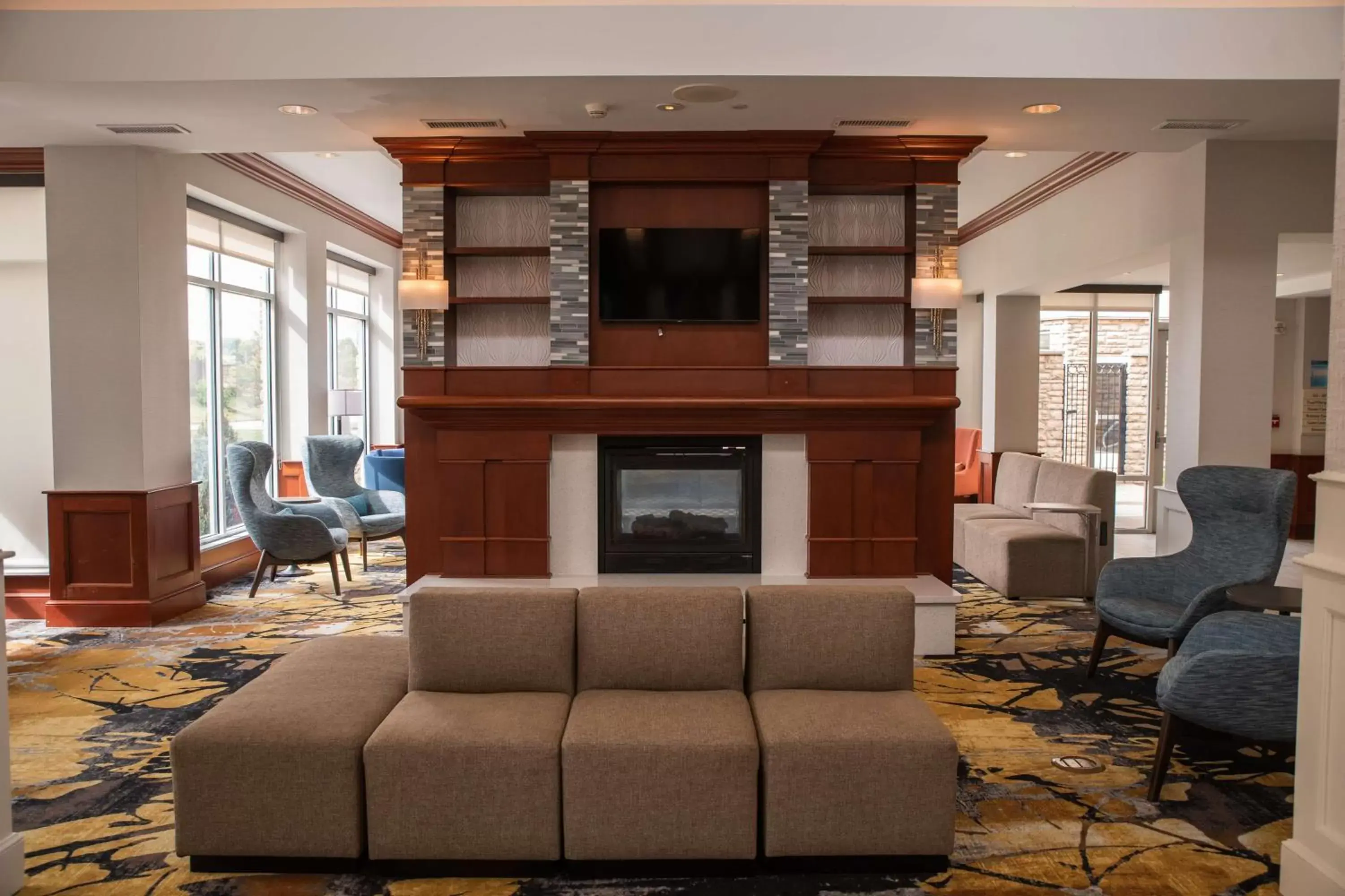 Lobby or reception, Lounge/Bar in Hilton Garden Inn Erie