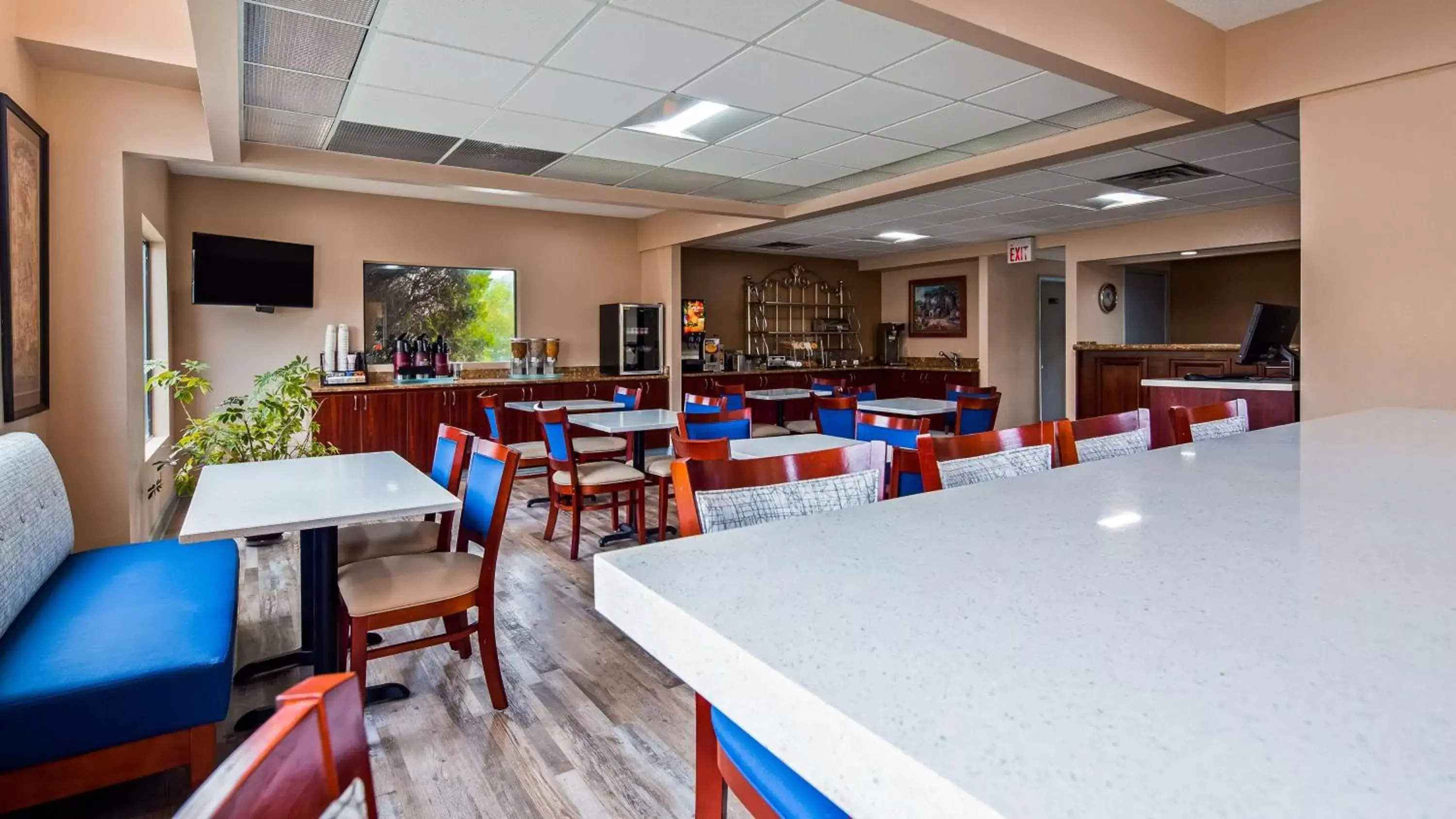 Breakfast, Restaurant/Places to Eat in Best Western Royal Inn