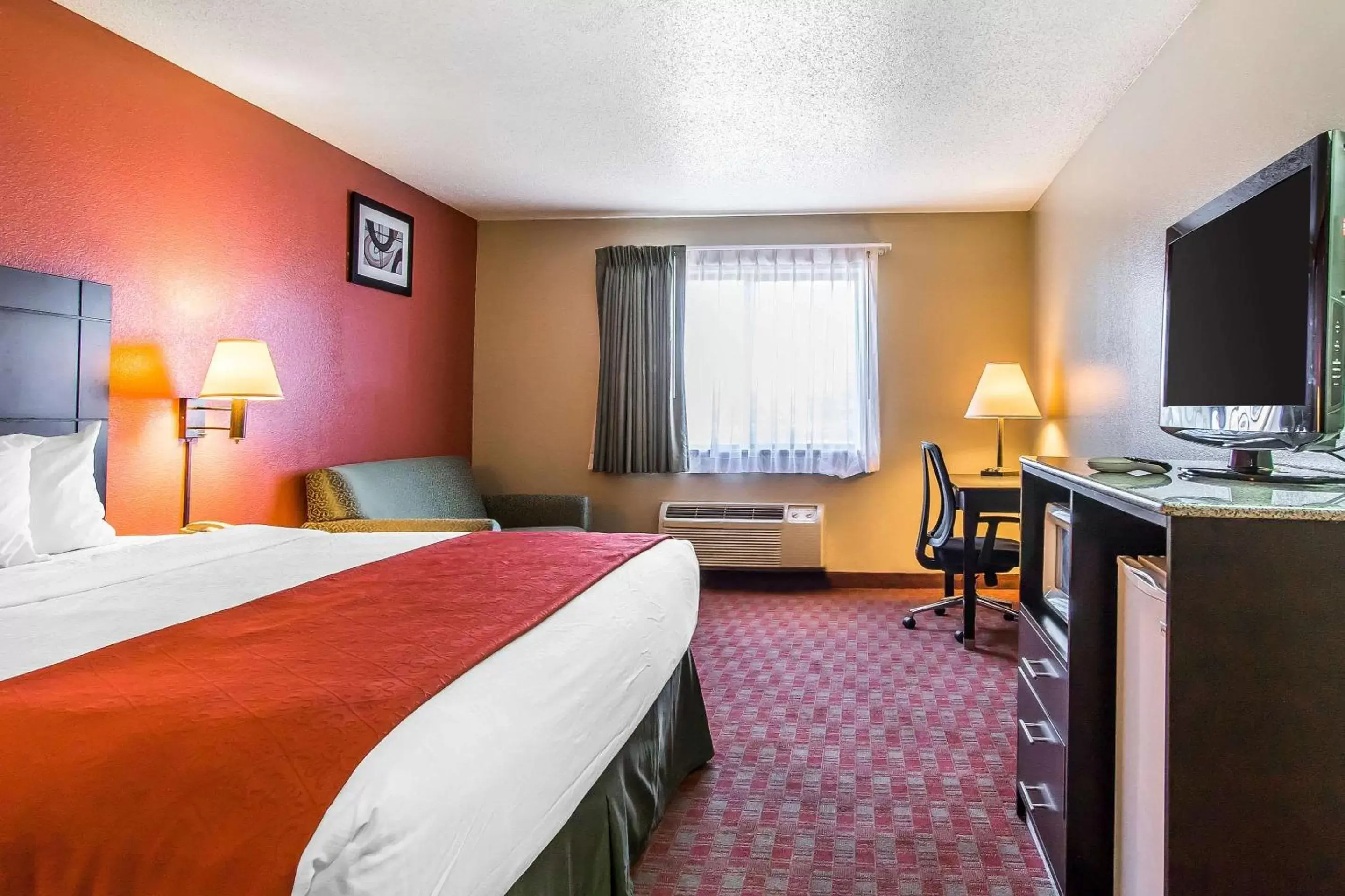 Photo of the whole room in Quality Inn & Suites La Vergne