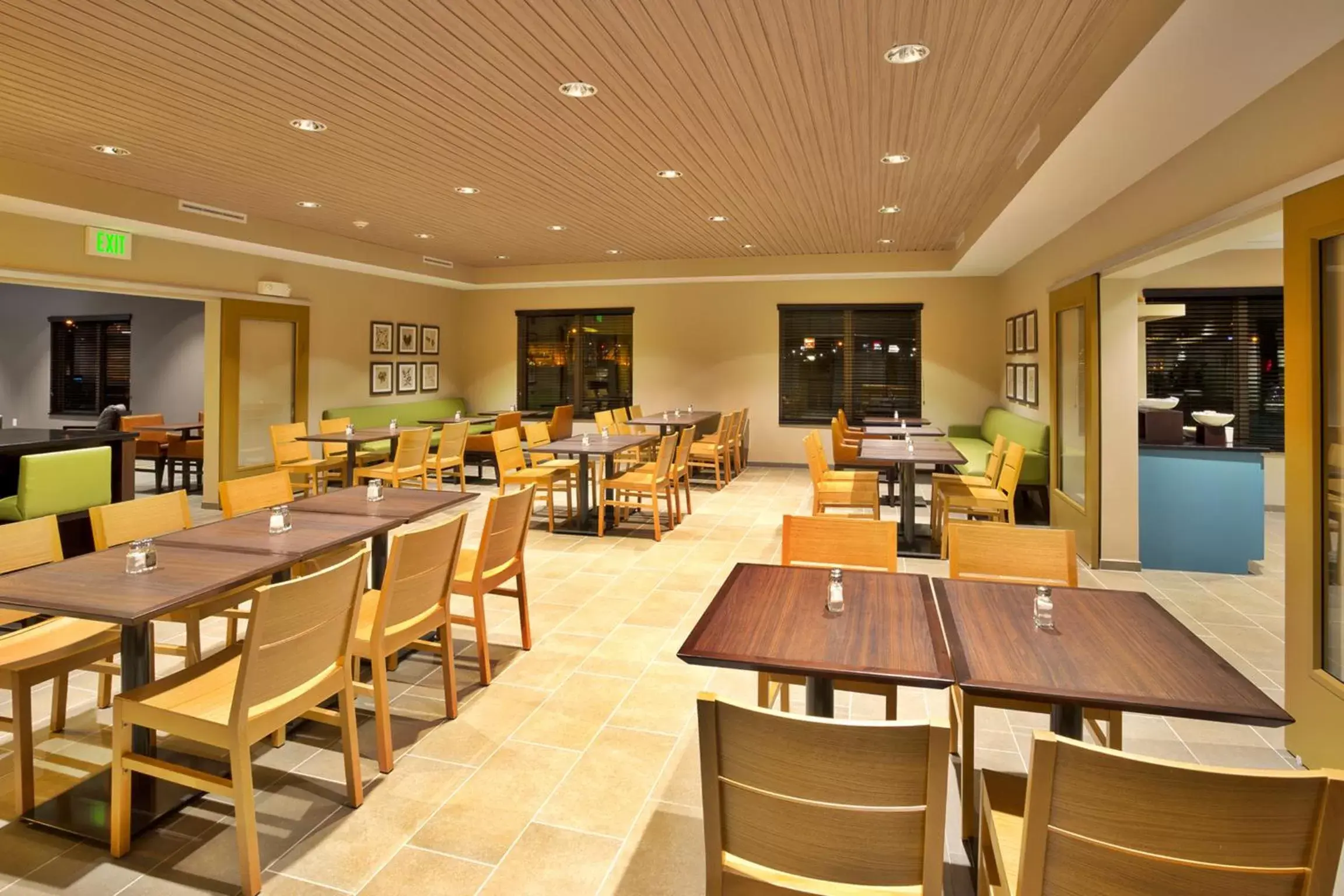 Buffet breakfast, Restaurant/Places to Eat in Country Inn & Suites by Radisson, Charlottesville-UVA, VA
