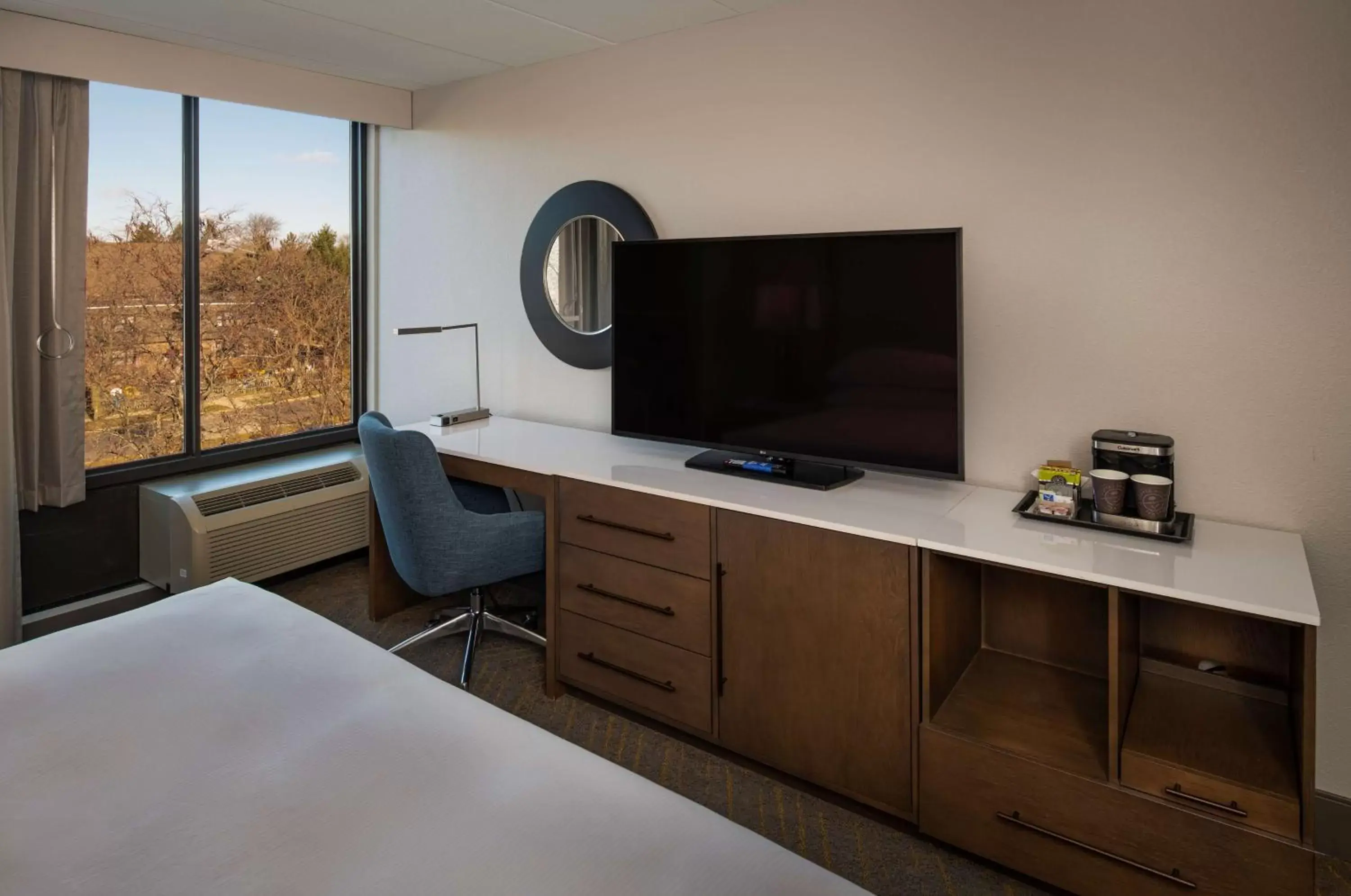 Bedroom, TV/Entertainment Center in Doubletree By Hilton Madison East