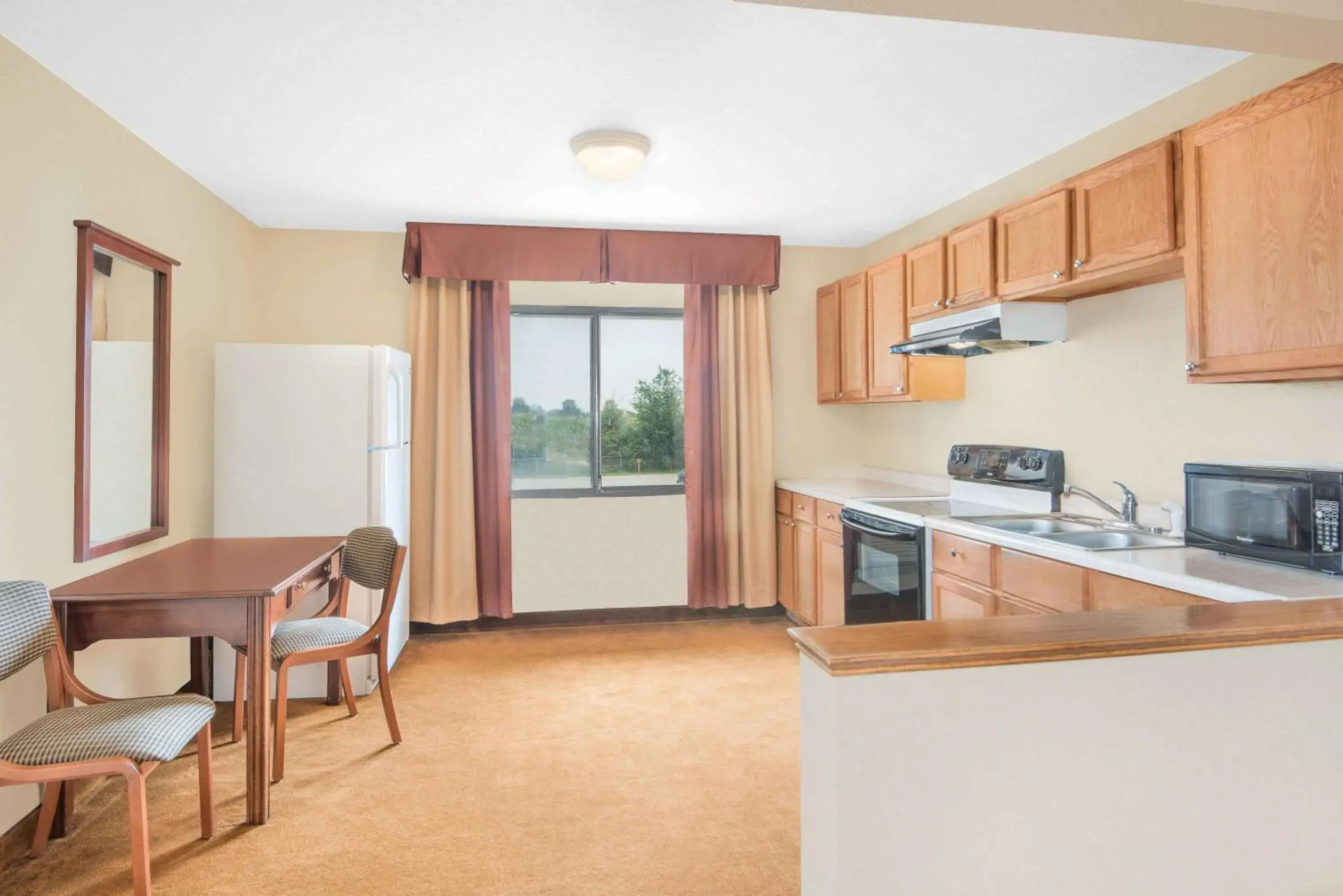 Photo of the whole room in Super 8 by Wyndham Marshalltown Photo of the whole room in Super 8 by Wyndham Marshalltown