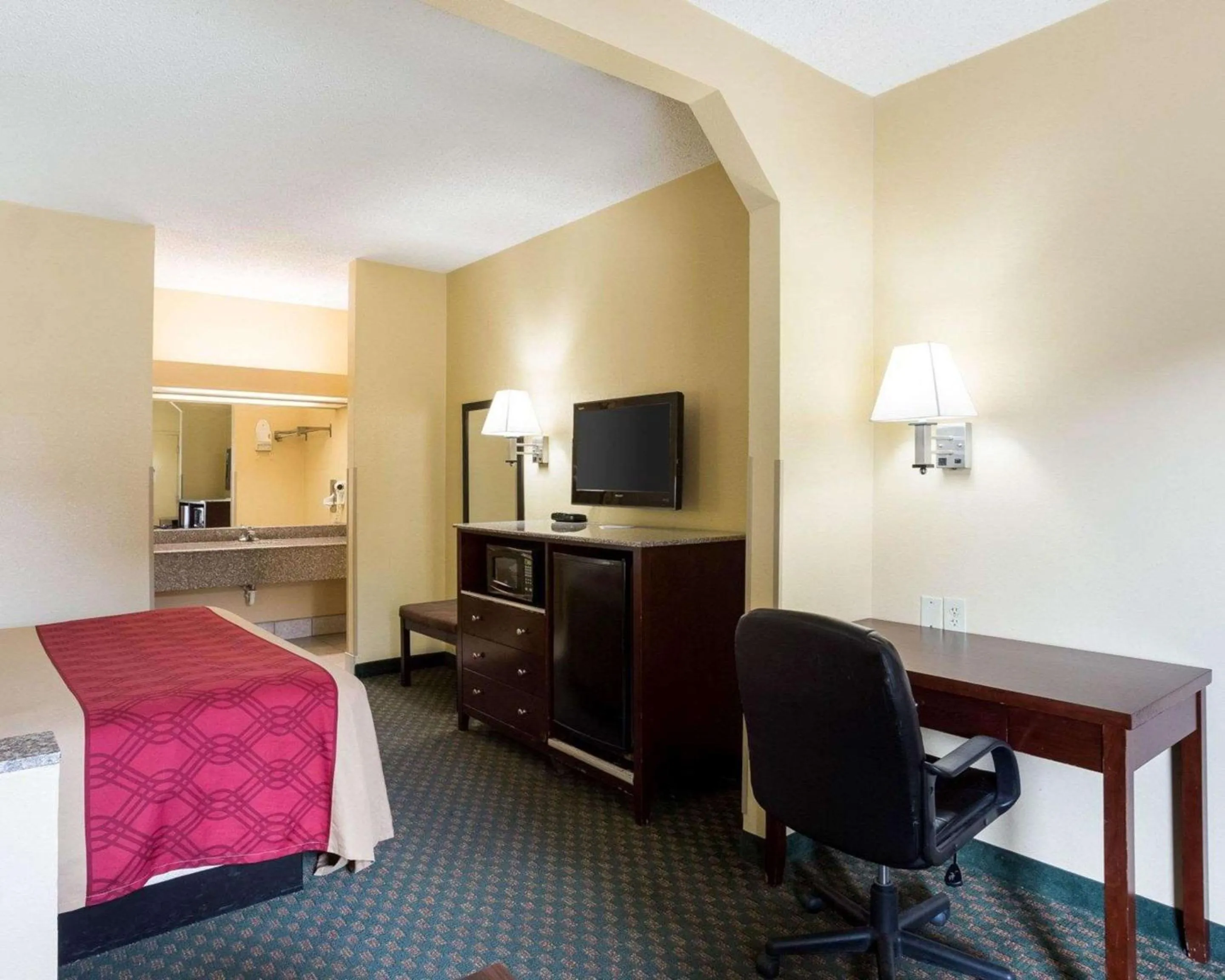 Photo of the whole room in Rodeway Inn & Suites New Orleans Gentilly