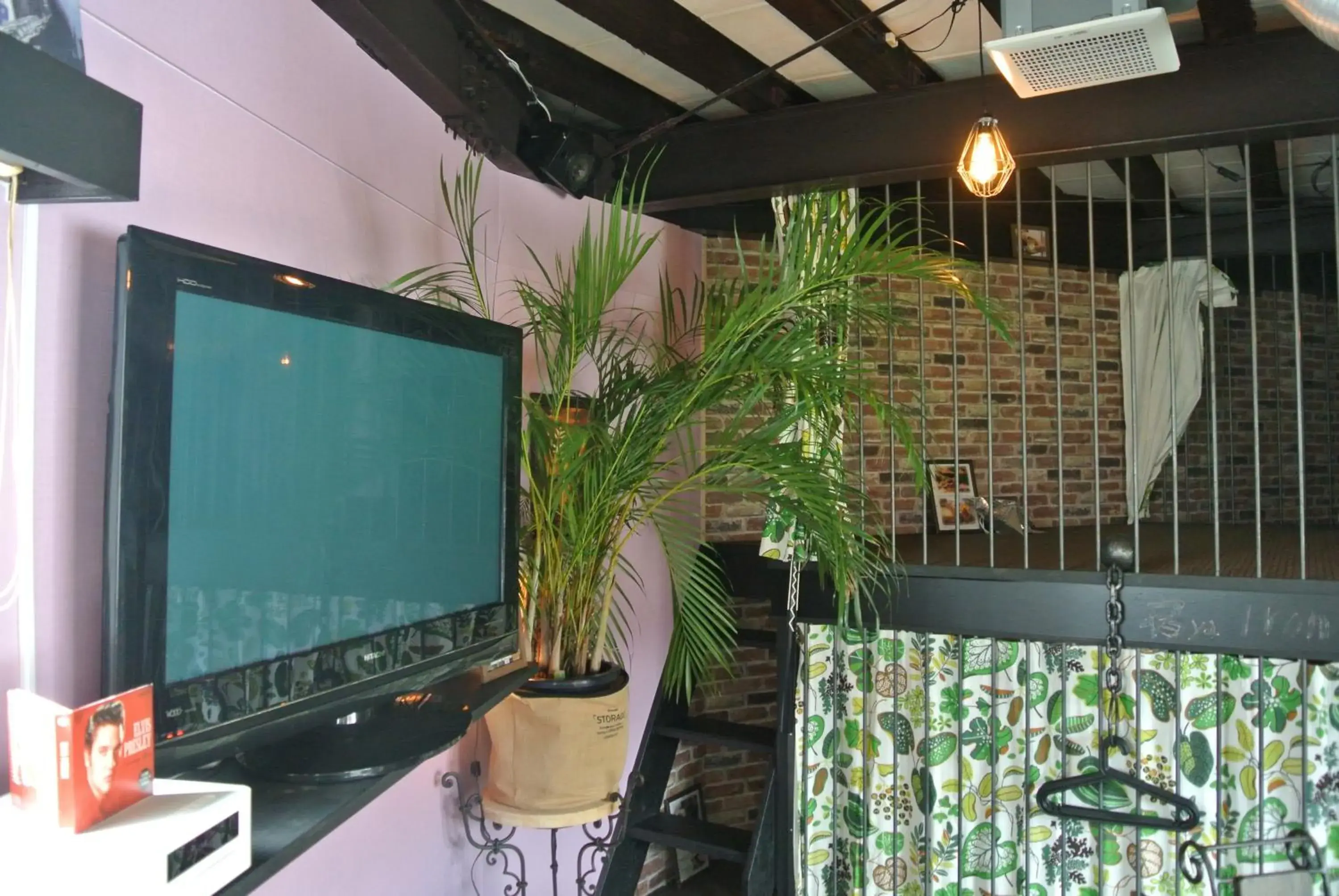 Dining area, TV/Entertainment Center in Yadoya Lodge