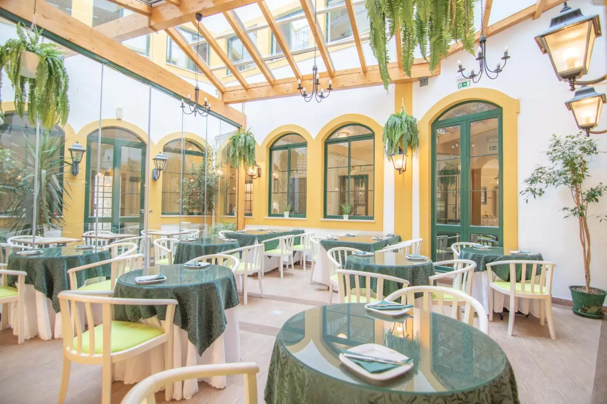 Buffet breakfast, Restaurant/Places to Eat in Loule Jardim Hotel