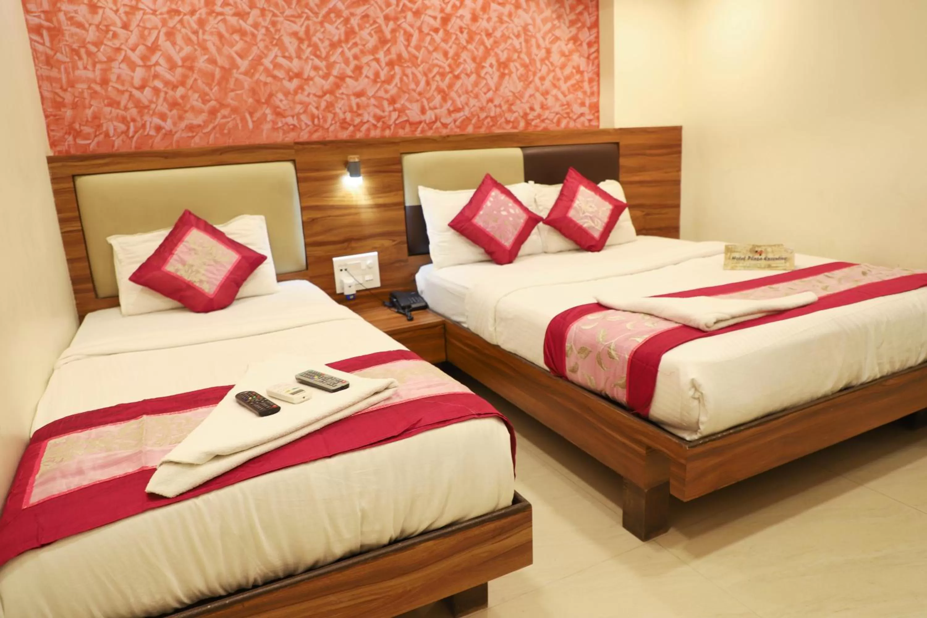 Photo of the whole room, Bed in Hotel Plaza Executive - near BKC