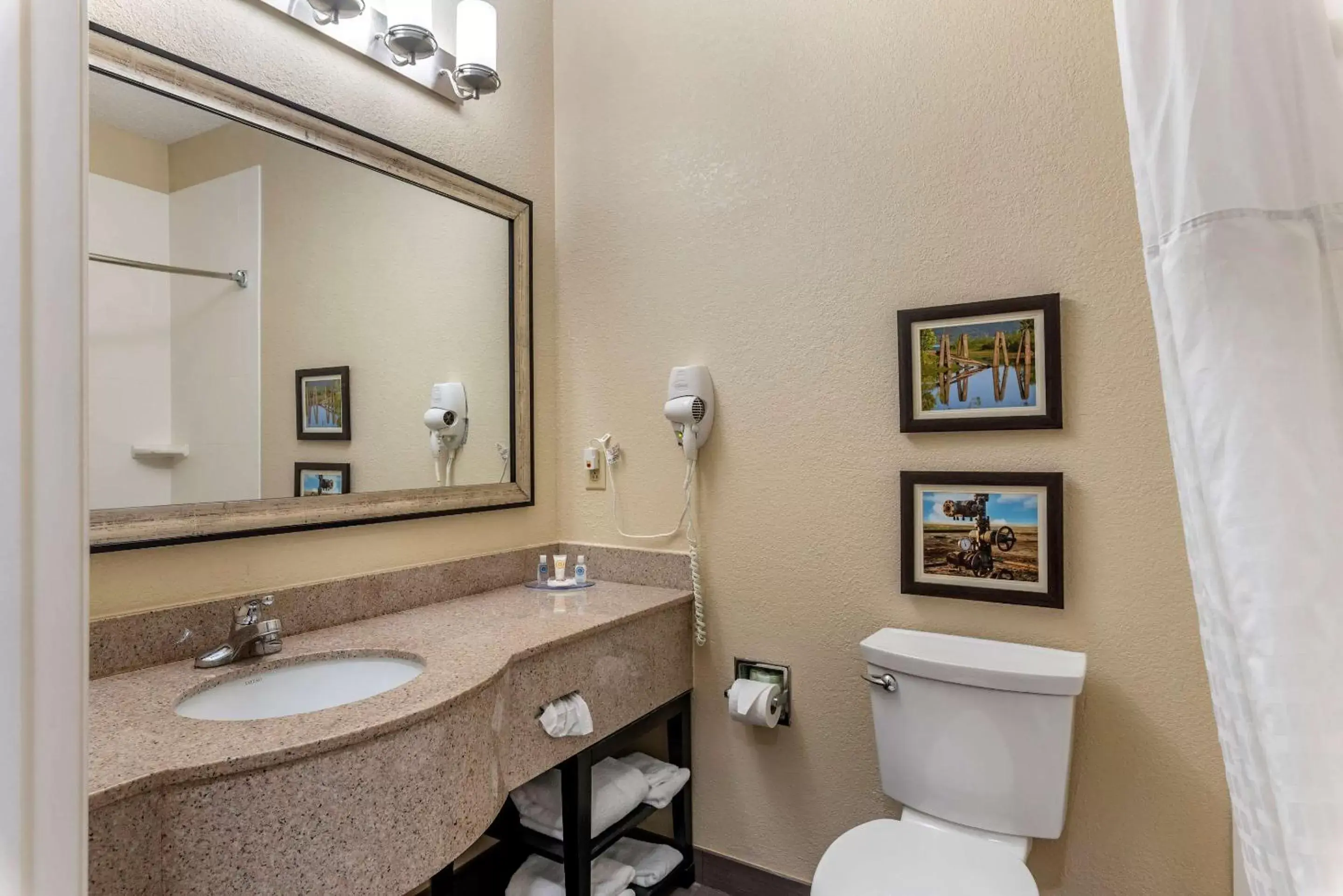 Photo of the whole room, Bathroom in Comfort Inn & Suites El Dorado