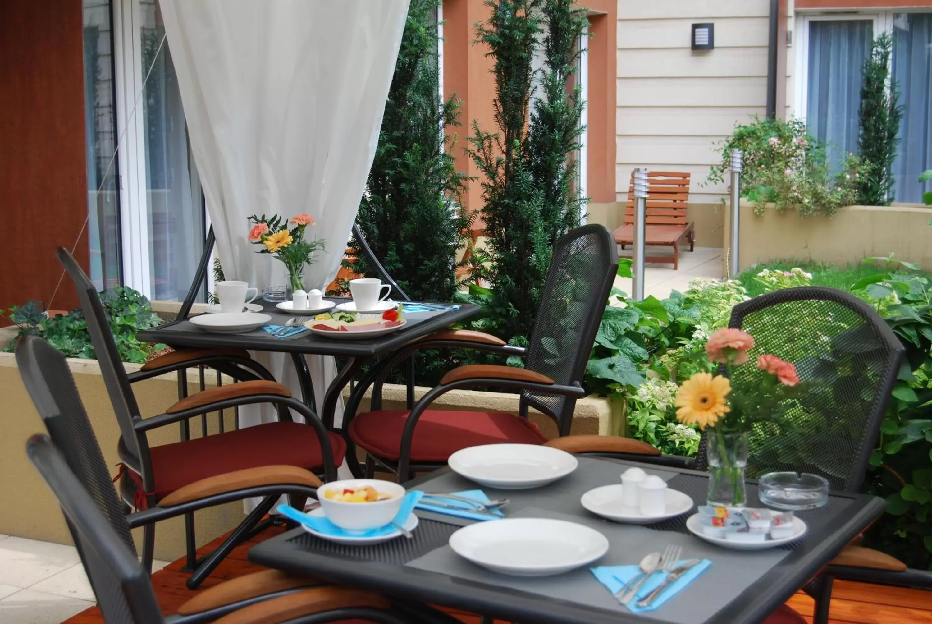 Restaurant/Places to Eat in Escala Hotel & Suites