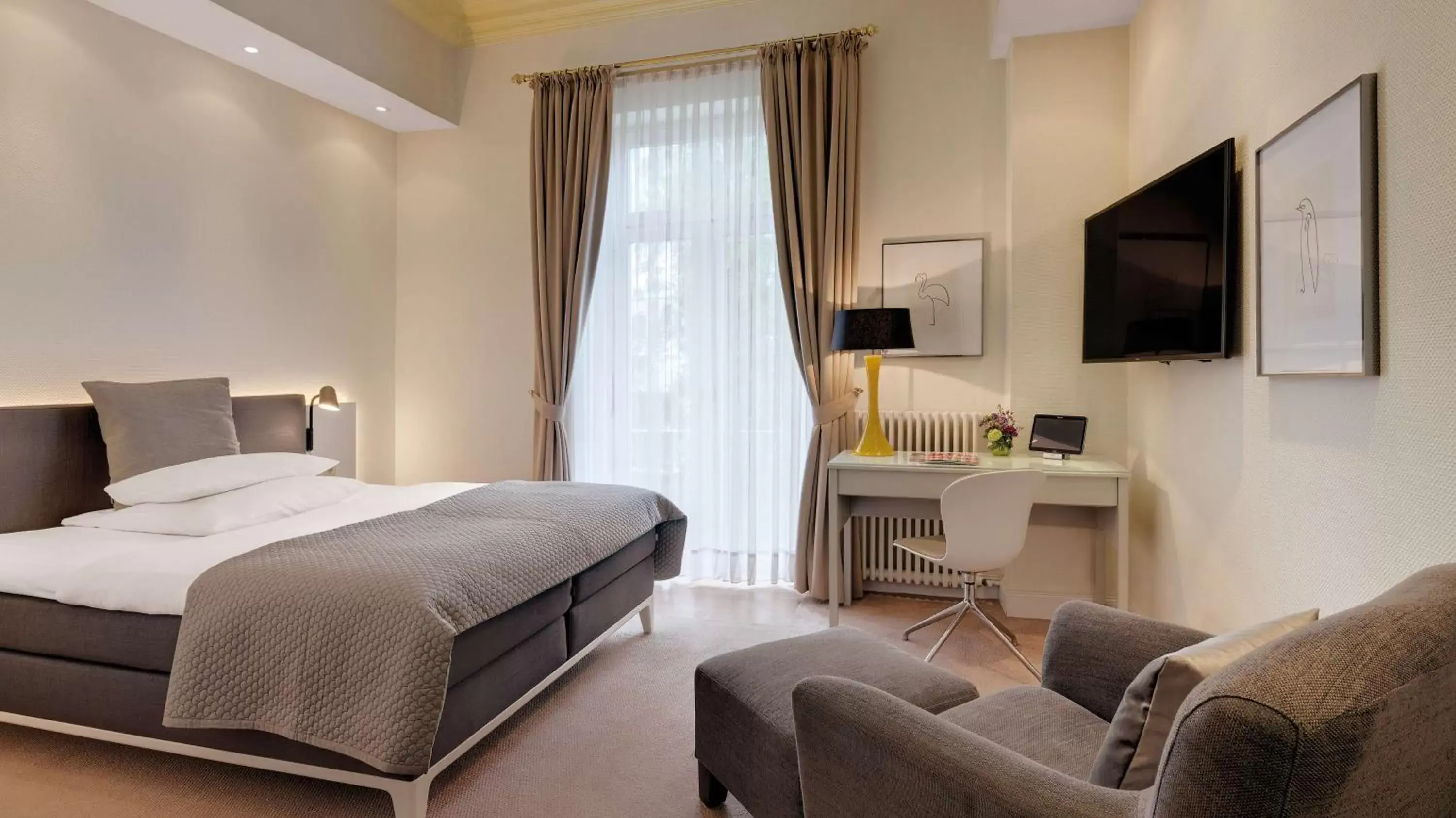 Bedroom in Rheinhotel Dreesen