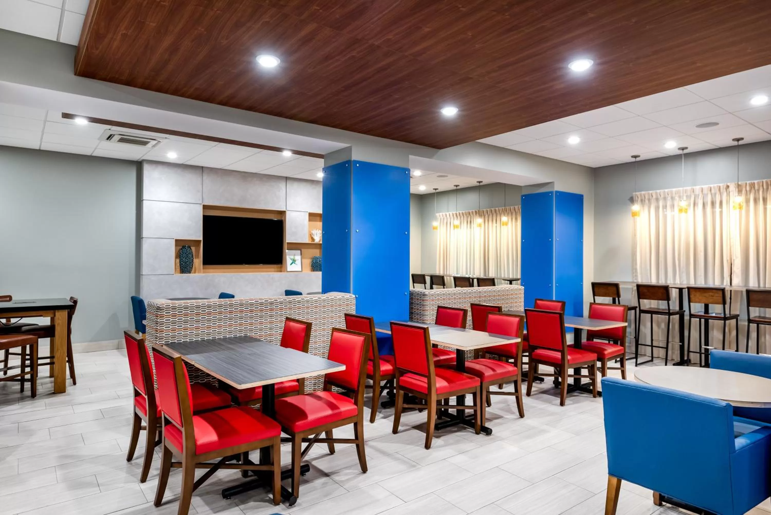 Breakfast in Holiday Inn Express & Suites Santa Ana - Orange County by IHG