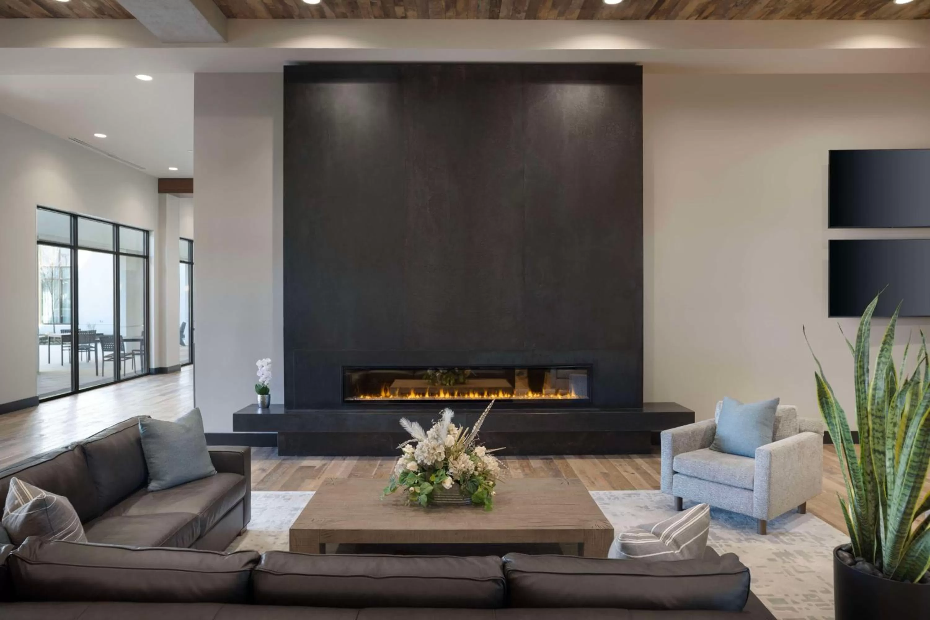 Lobby or reception in Embassy Suites By Hilton Bowling Green