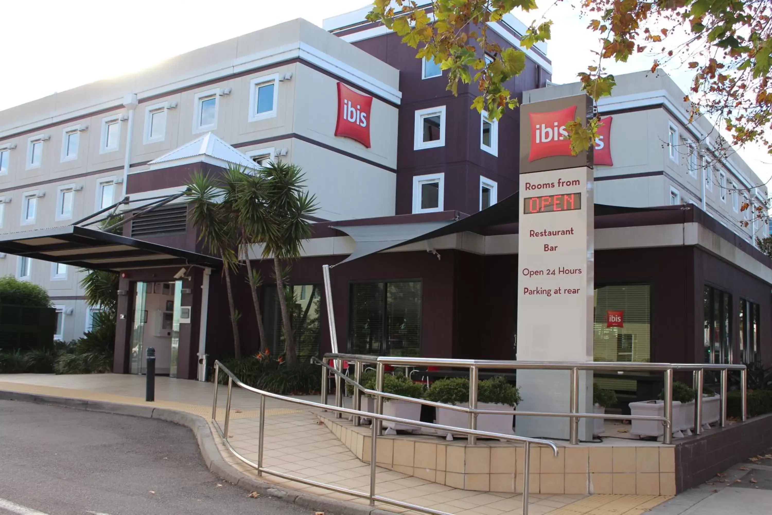 Facade/entrance in ibis Newcastle