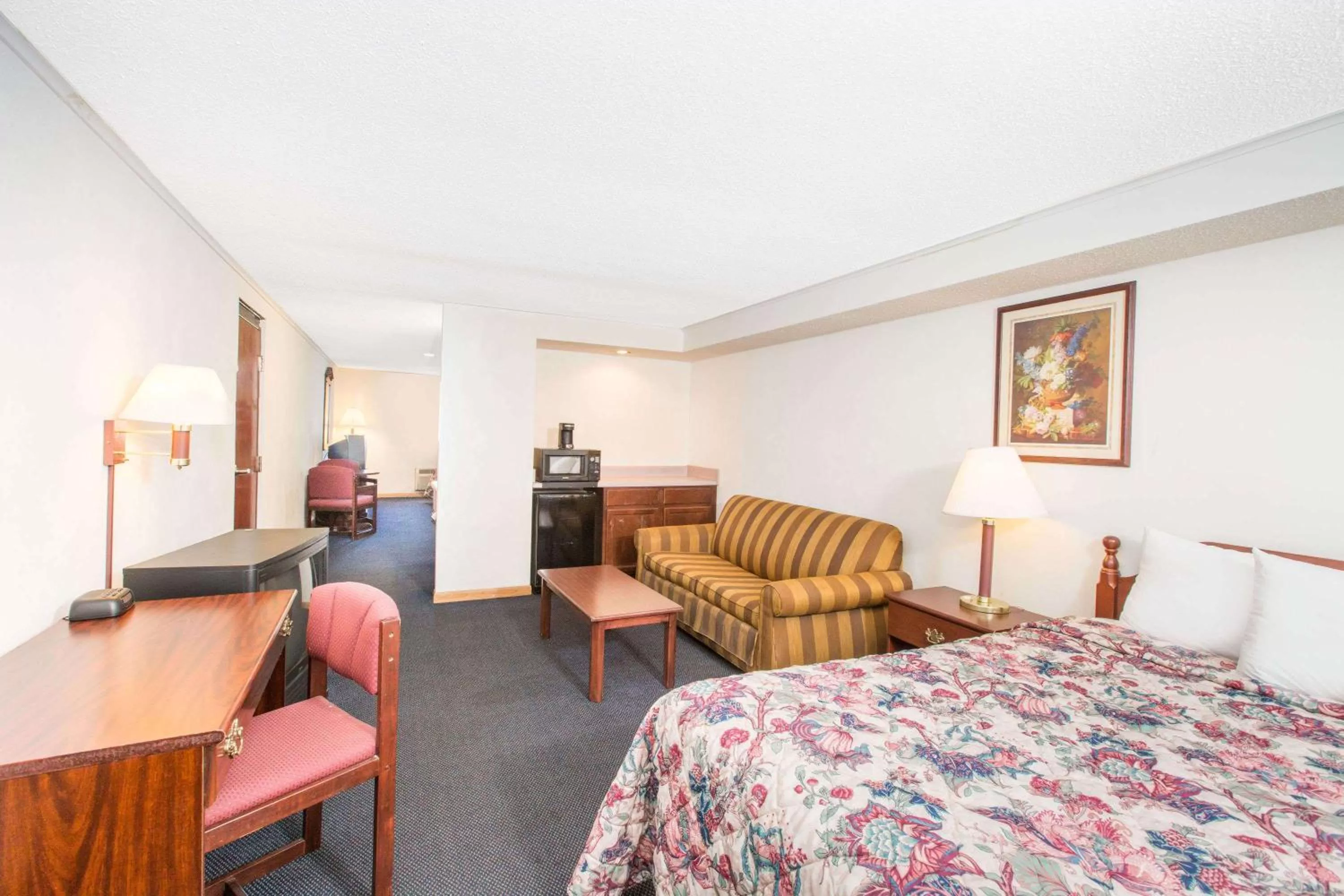 Photo of the whole room, Bed in Days Inn by Wyndham Effingham
