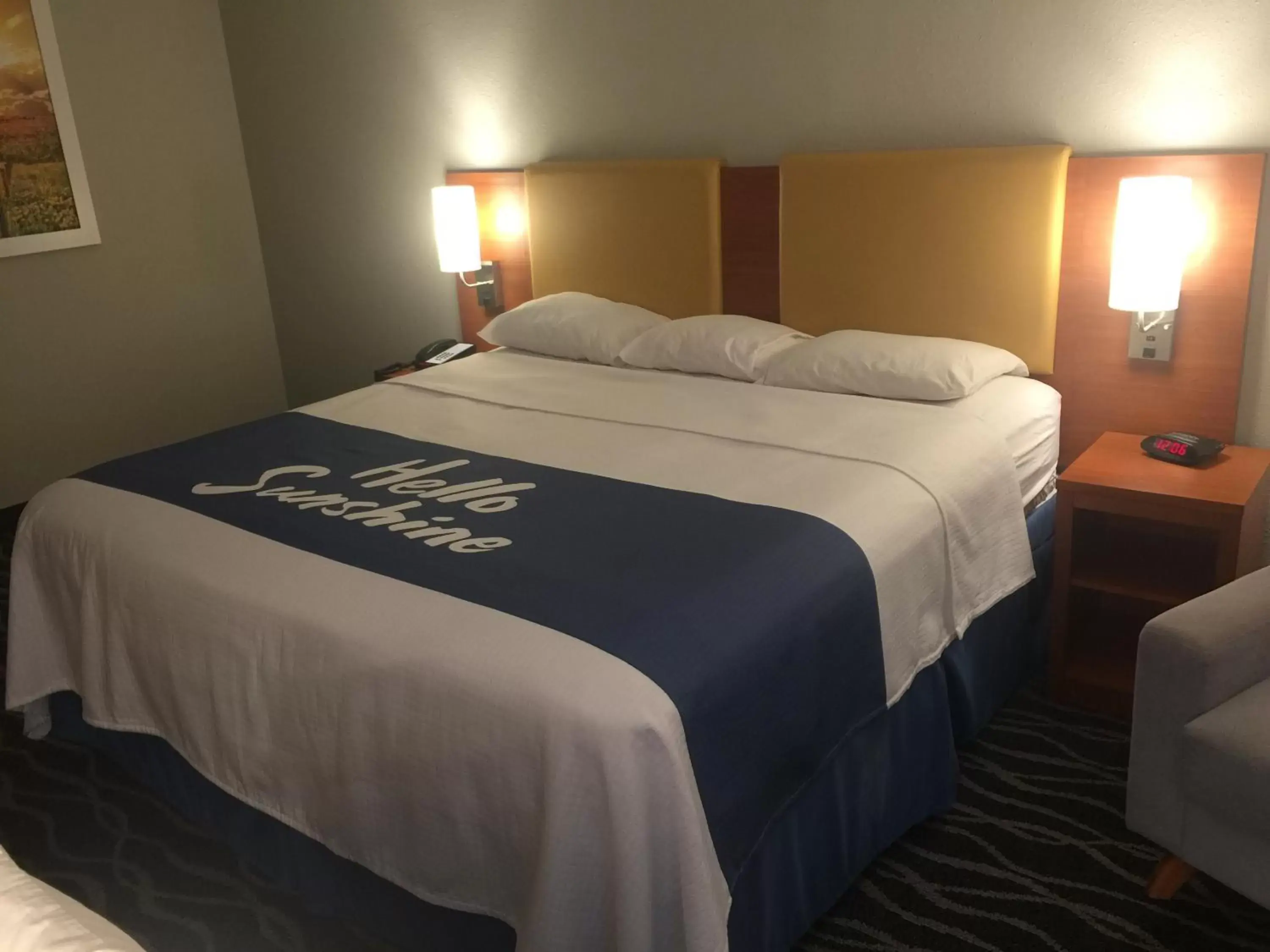 Bedroom, Bed in Days Inn & Suites by Wyndham Cincinnati North