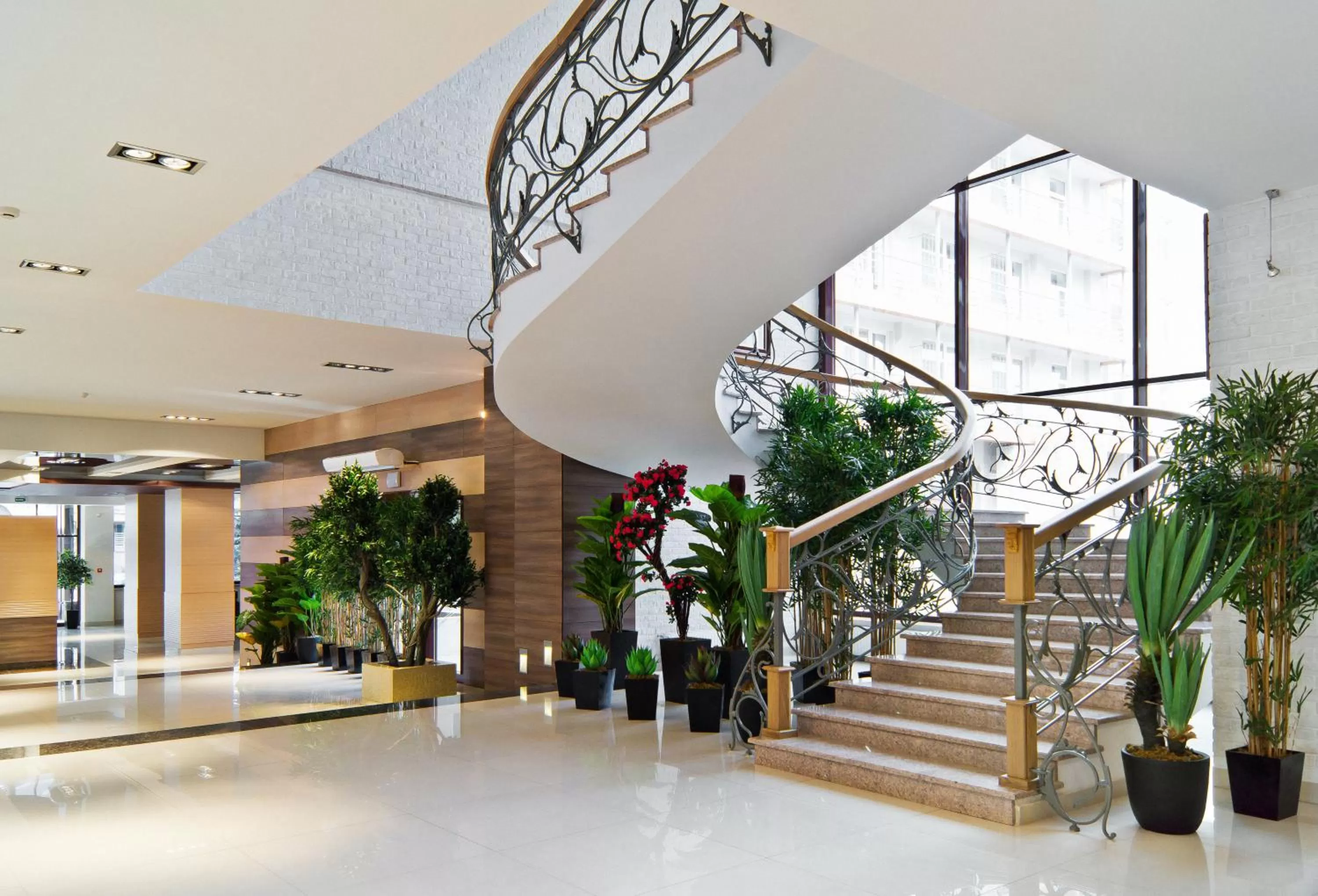 Restaurant/places to eat in Hotel Russia