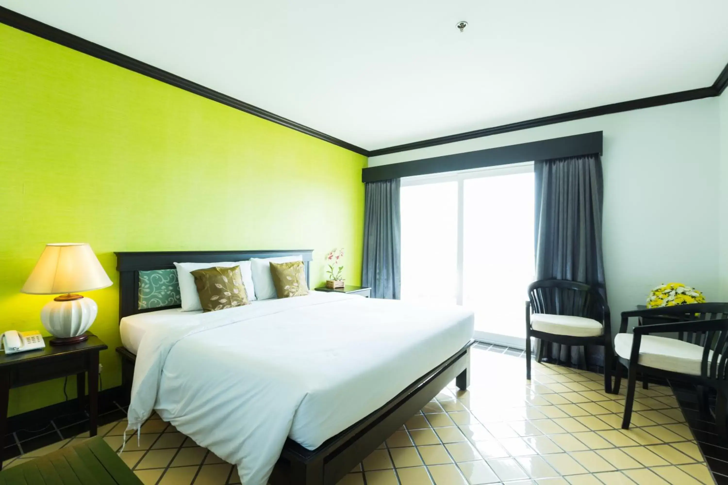 Bedroom, Bed in Jomtien Thani Hotel
