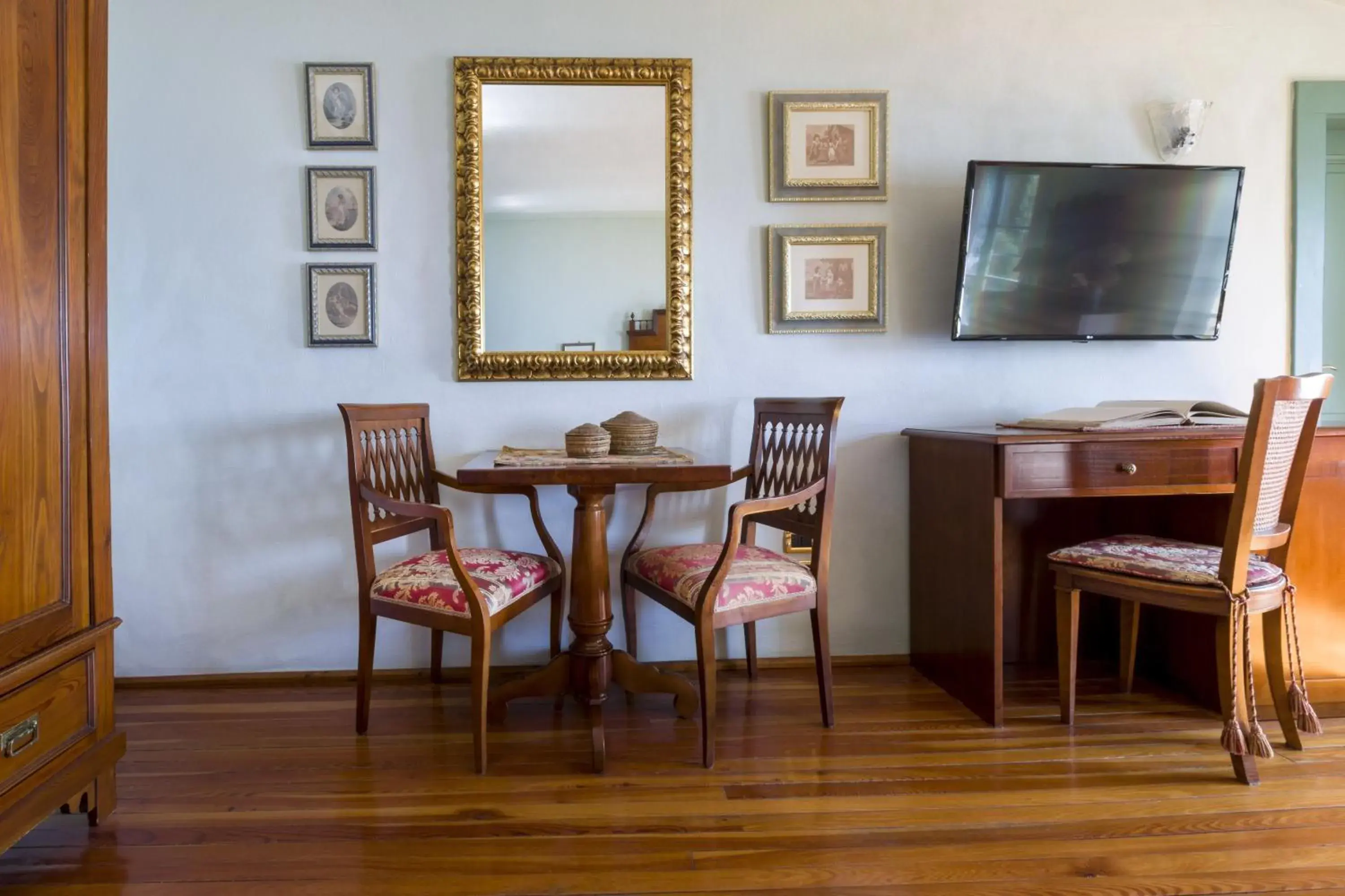 Bedroom, Dining Area in Boutique Hotel Villa Sostaga