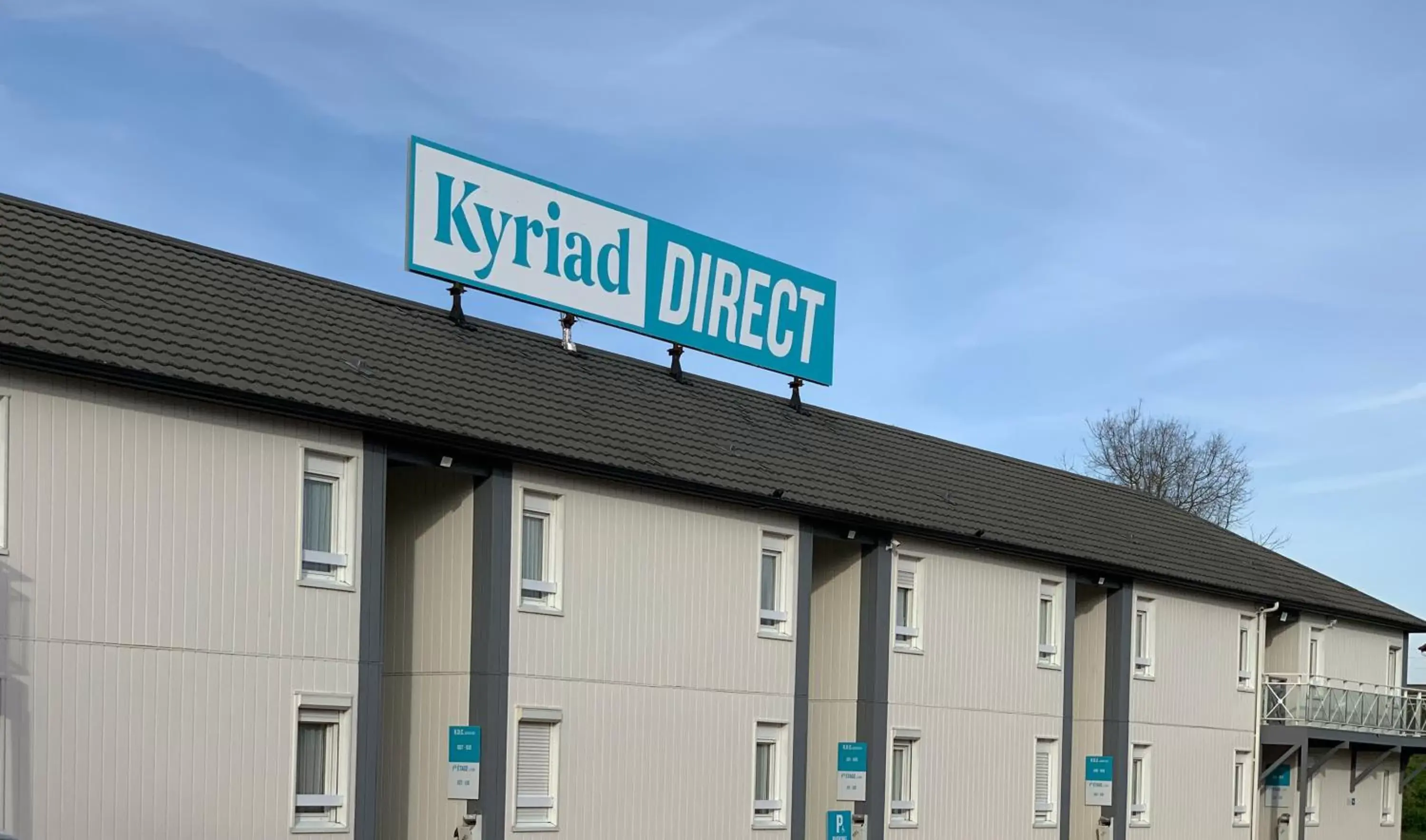 Property Building in Kyriad Direct Val de Reuil