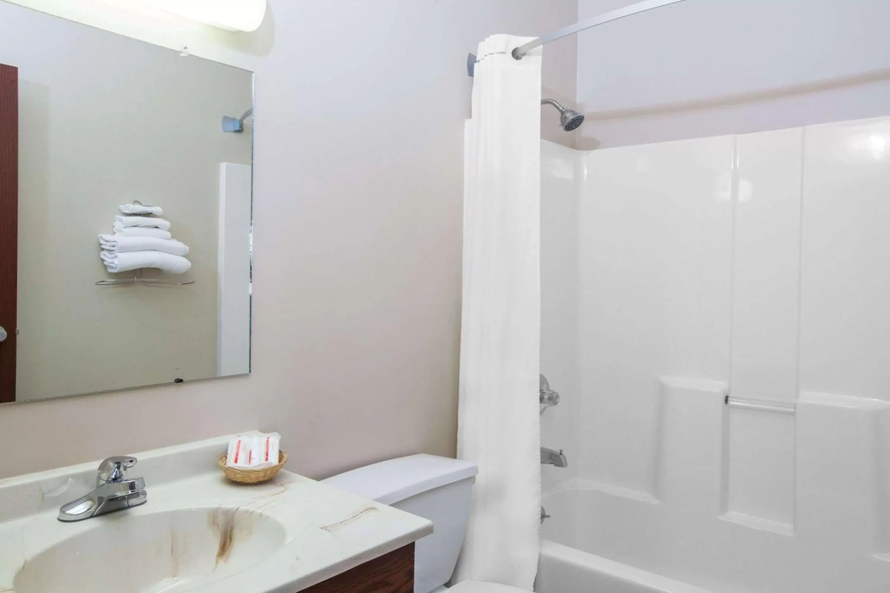 King Studio Suite - Non-Smoking in Super 8 by Wyndham Mason City King Studio Suite - Non-Smoking in Super 8 by Wyndham Mason City