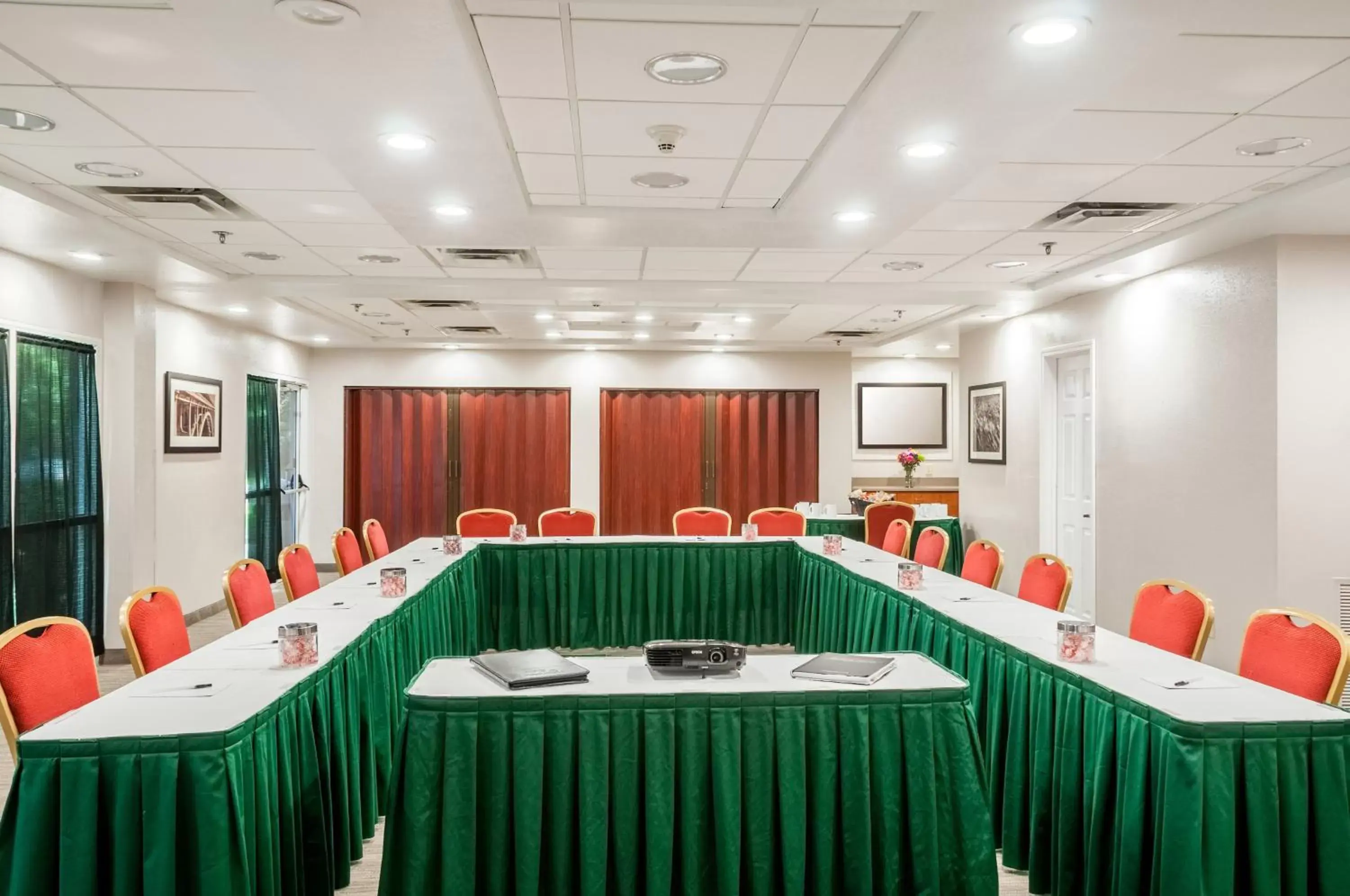 Business facilities in Country Inn & Suites by Radisson, Cookeville, TN