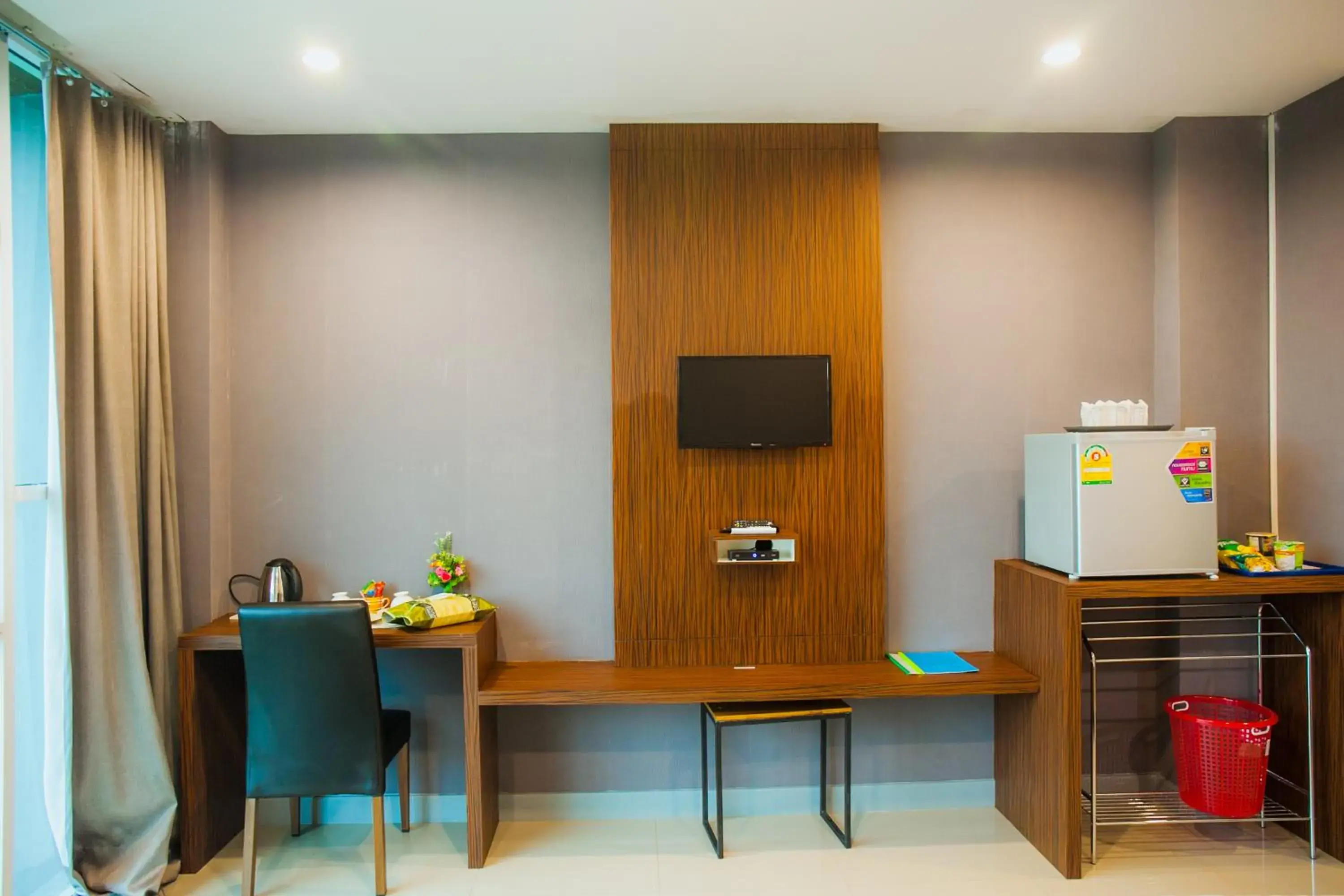 hair dresser, TV/Entertainment Center in Km Hotel Chiang Mai