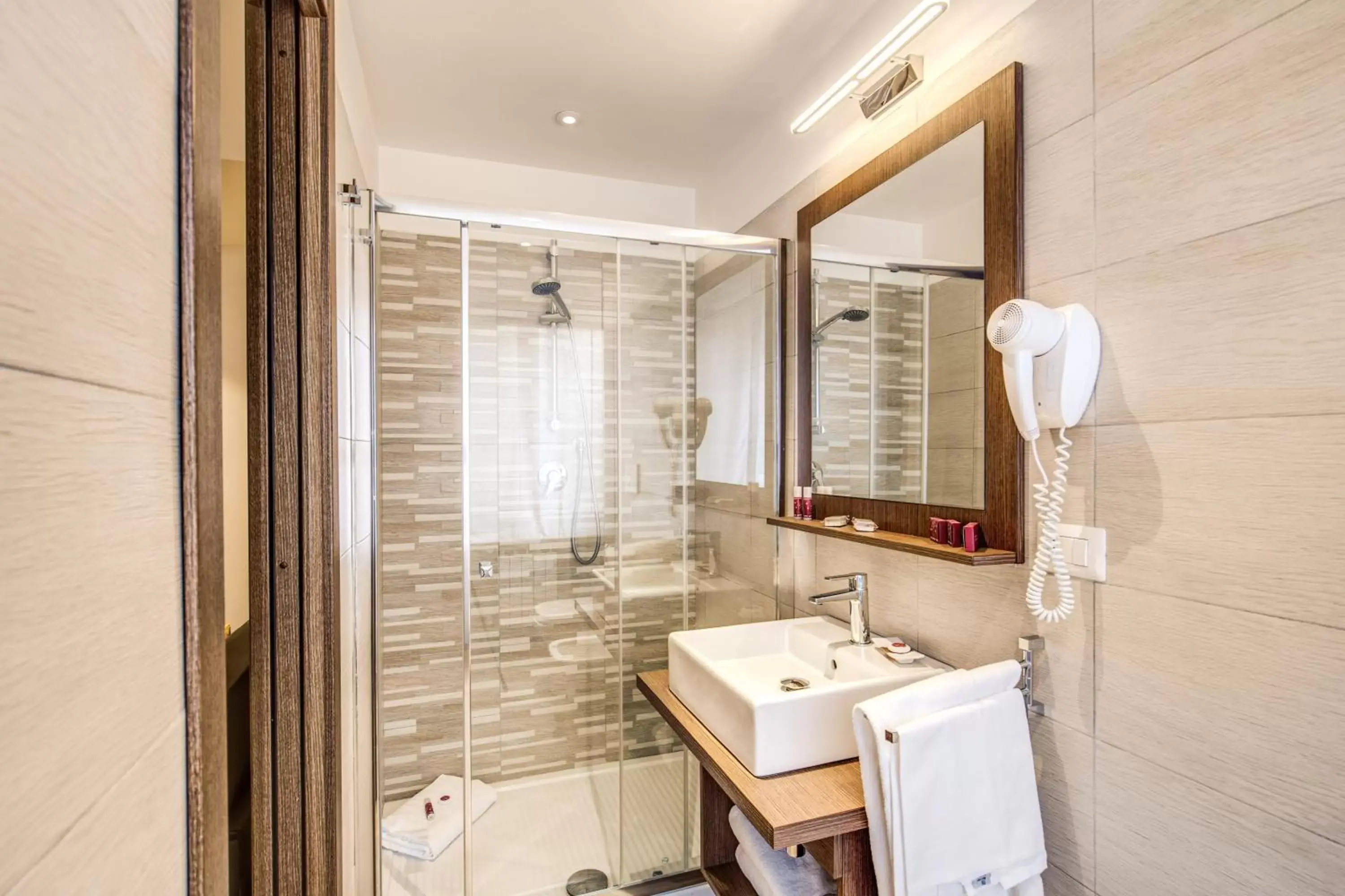 Shower, Bathroom in Rome Garden Hotel