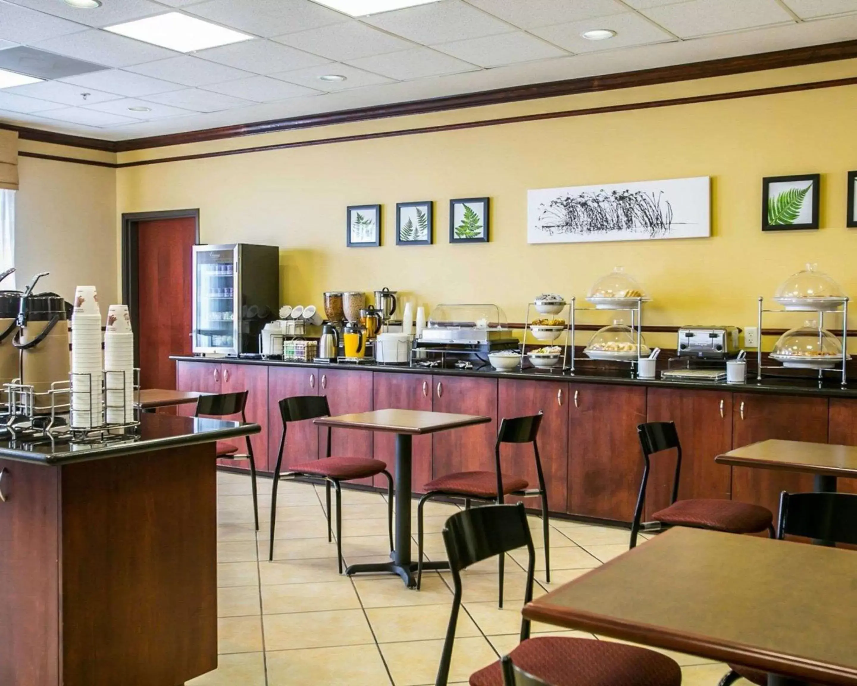 Restaurant/Places to Eat in Sleep Inn & Suites New Braunfels