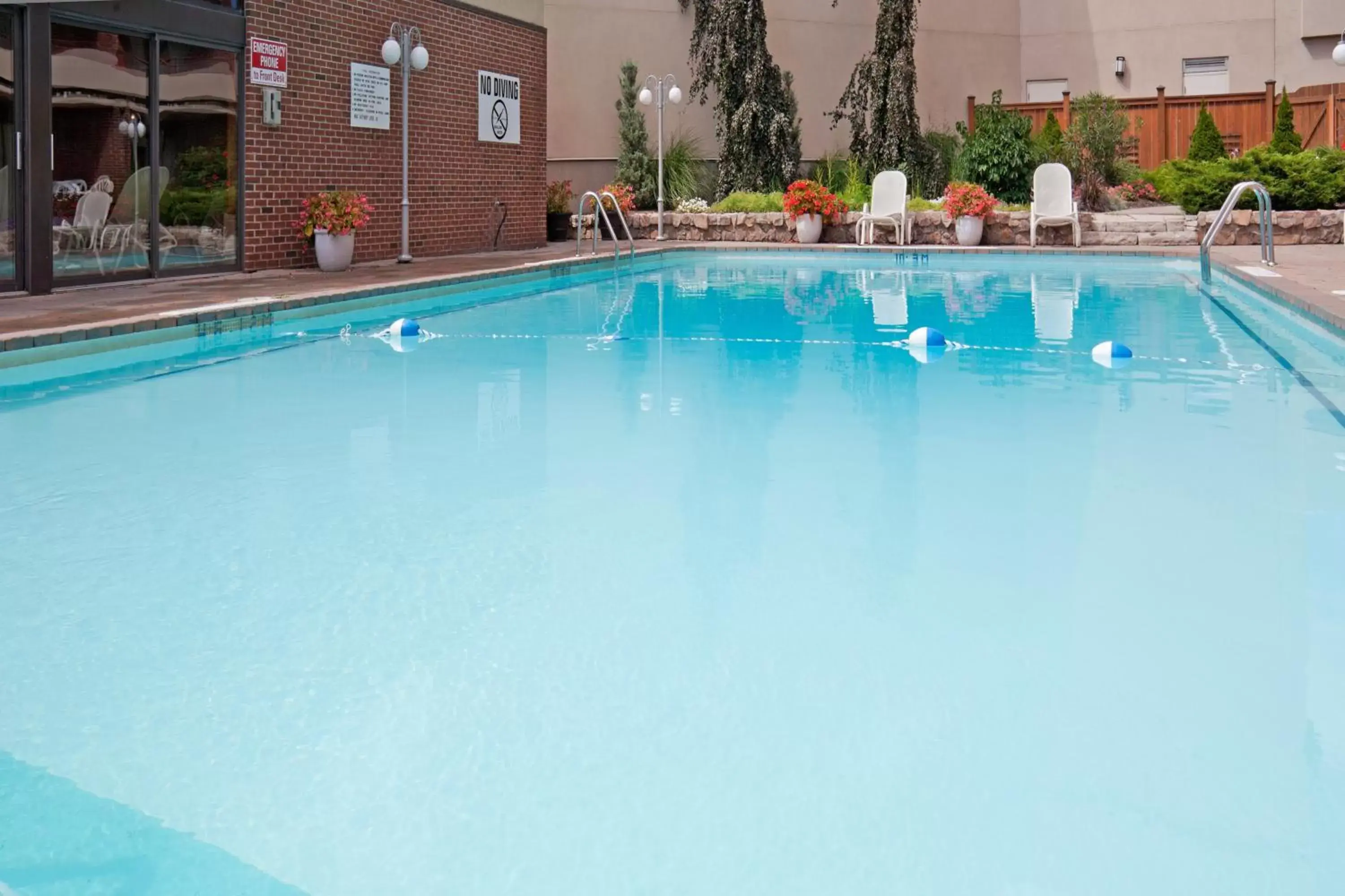 Swimming Pool in Holiday Inn Niagara Falls-By the Falls, an IHG Hotel