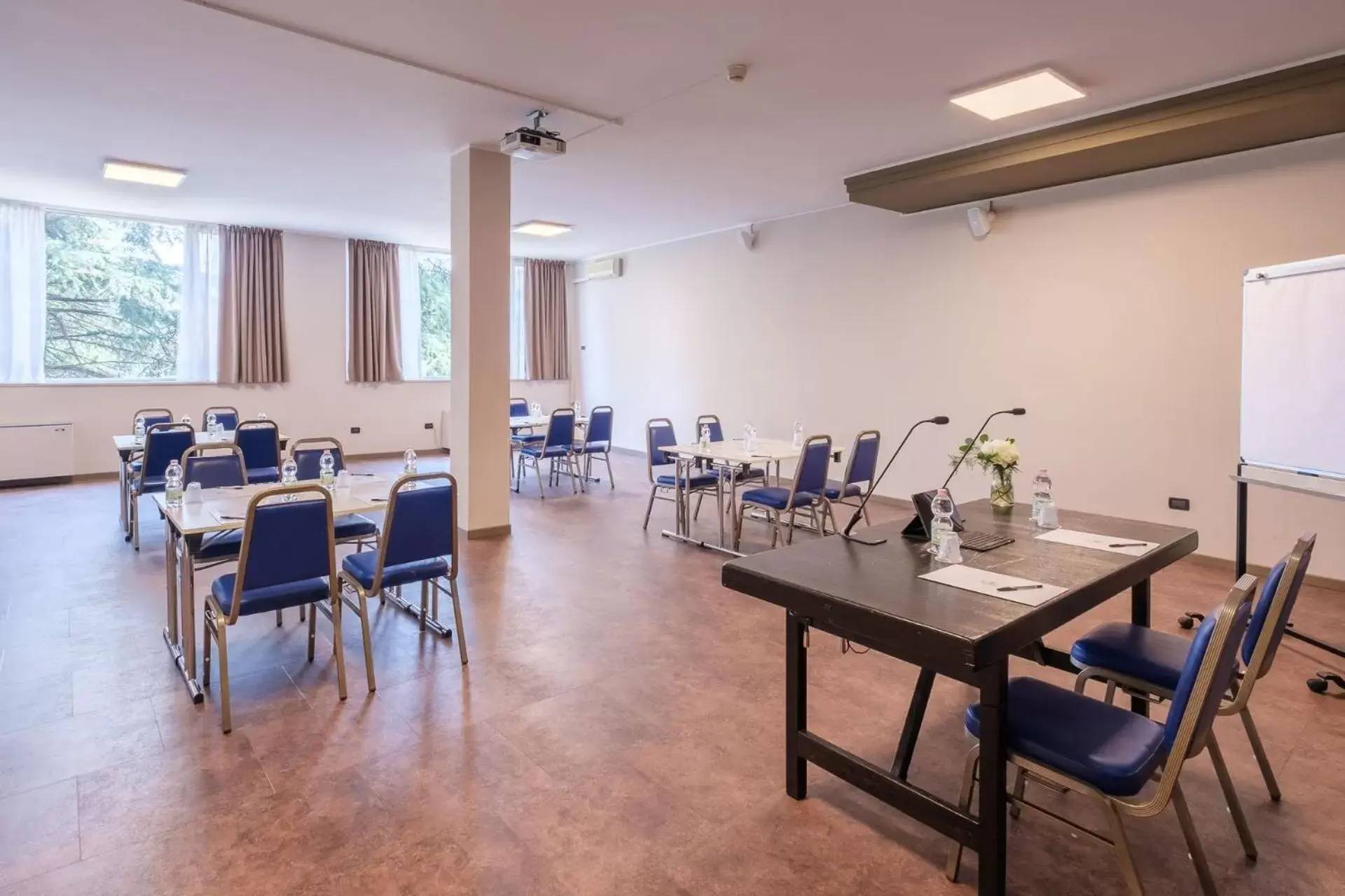 Meeting/conference room, Restaurant/Places to Eat in SHG Hotel Bologna