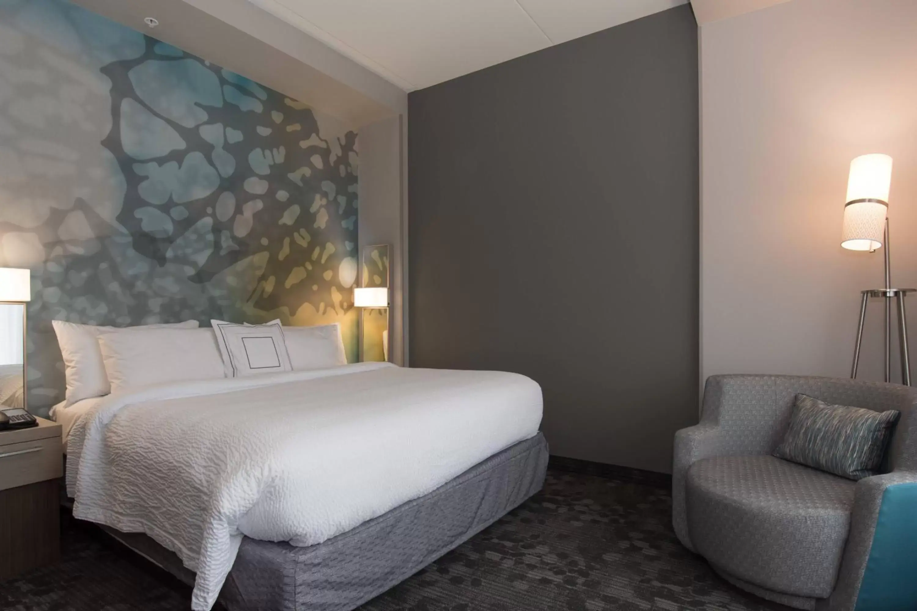 Photo of the whole room, Bed in Courtyard by Marriott Raleigh-Durham Airport/Brier Creek