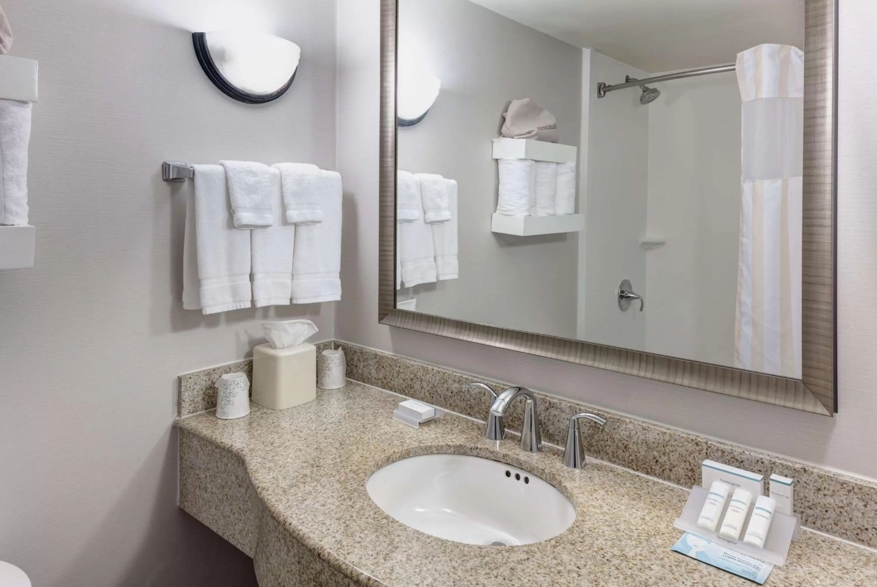 Bathroom in Hilton Garden Inn McAllen Airport