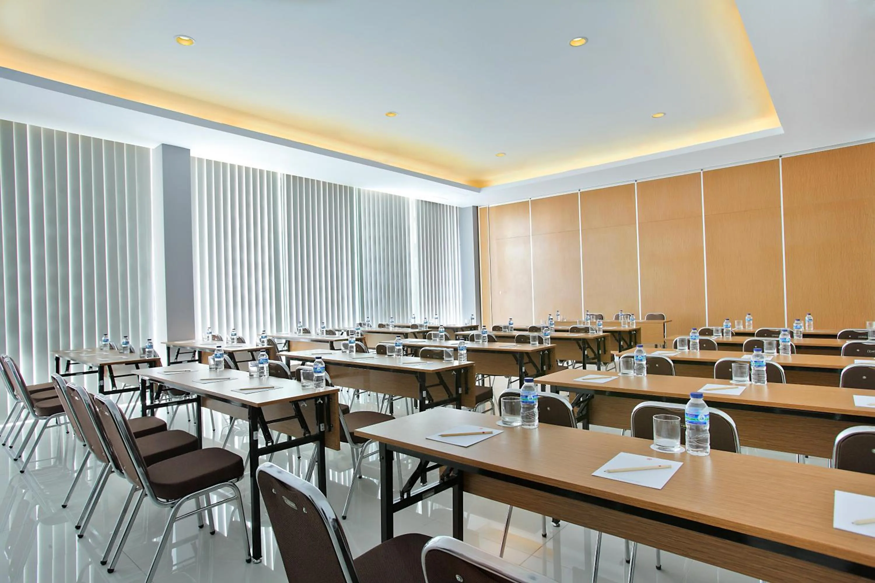 Meeting/conference room in Amaris Hotel Embong Malang - Surabaya