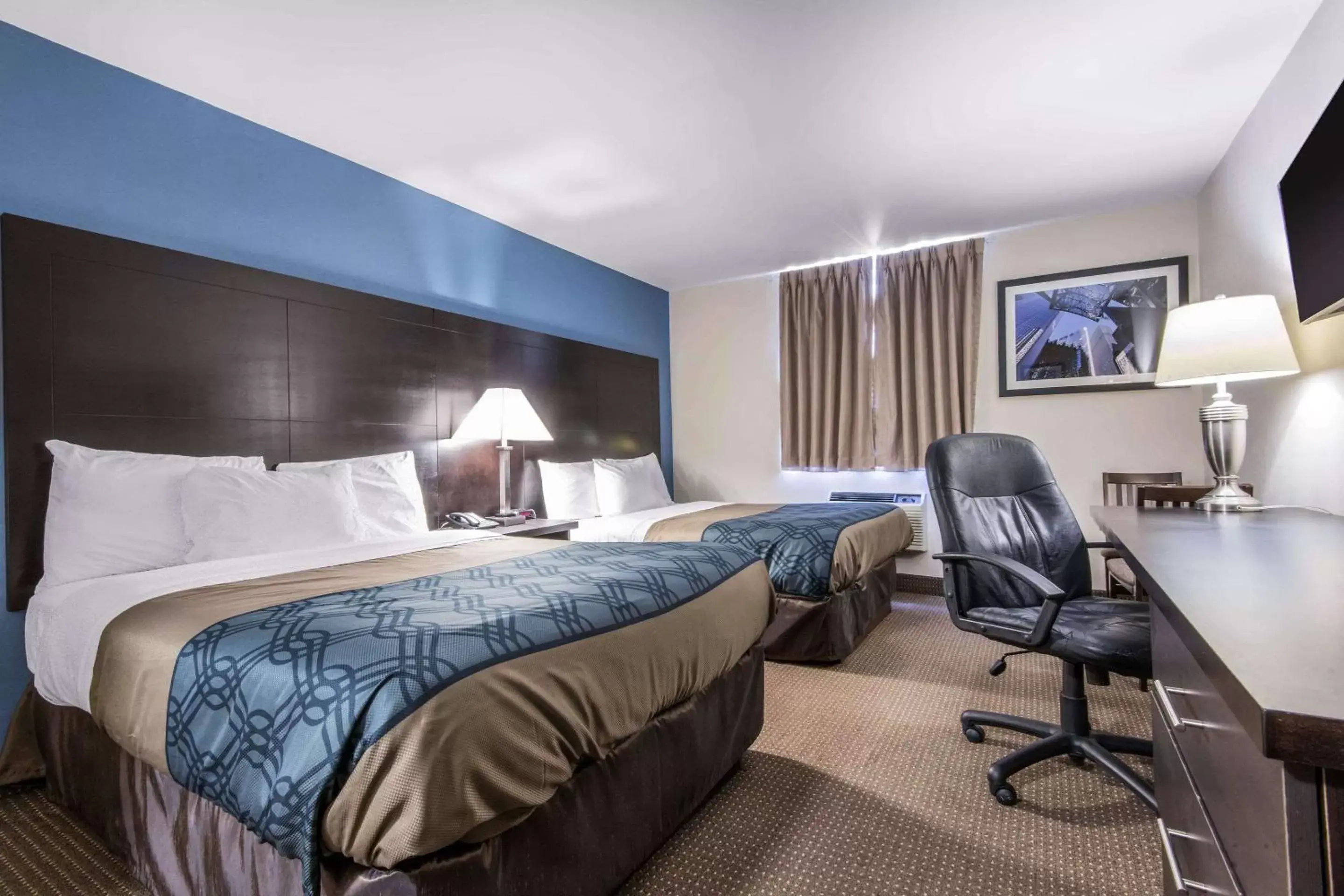 Photo of the whole room, Bed in Econo Lodge Photo of the whole room, Bed in Econo Lodge