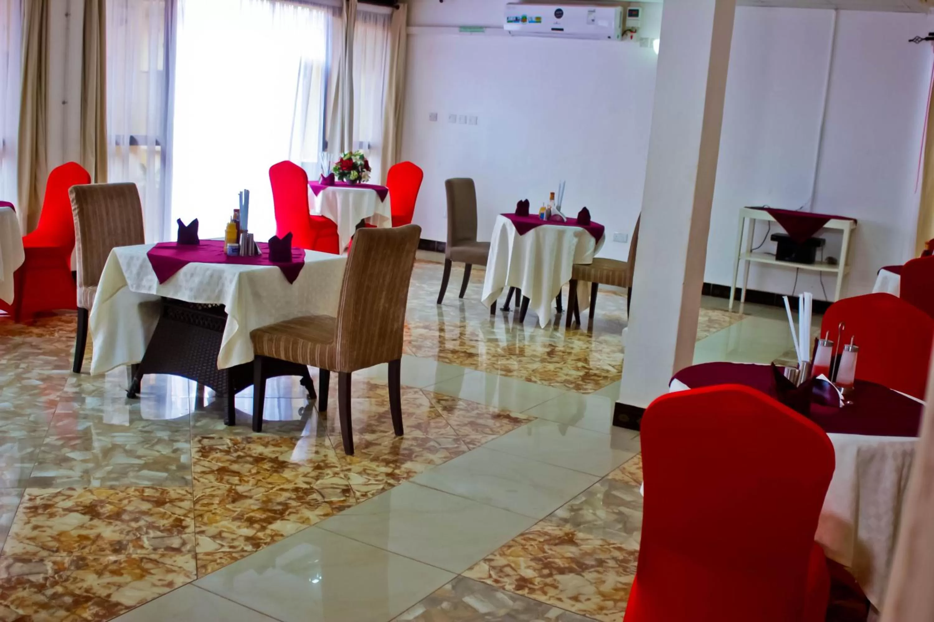 Restaurant/Places to Eat in Al-Nisaa Hotel and Spa