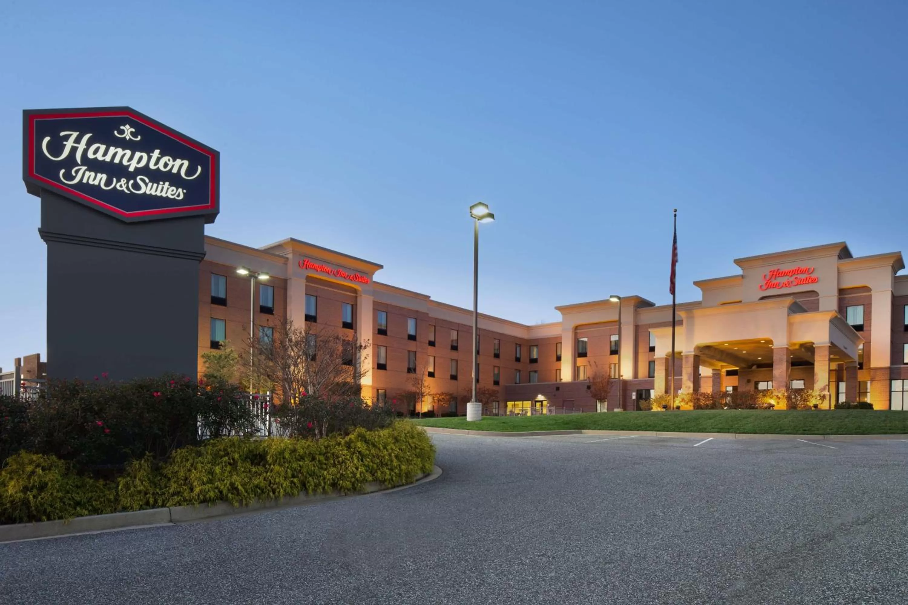 Property building in Hampton Inn & Suites Aberdeen/APG South