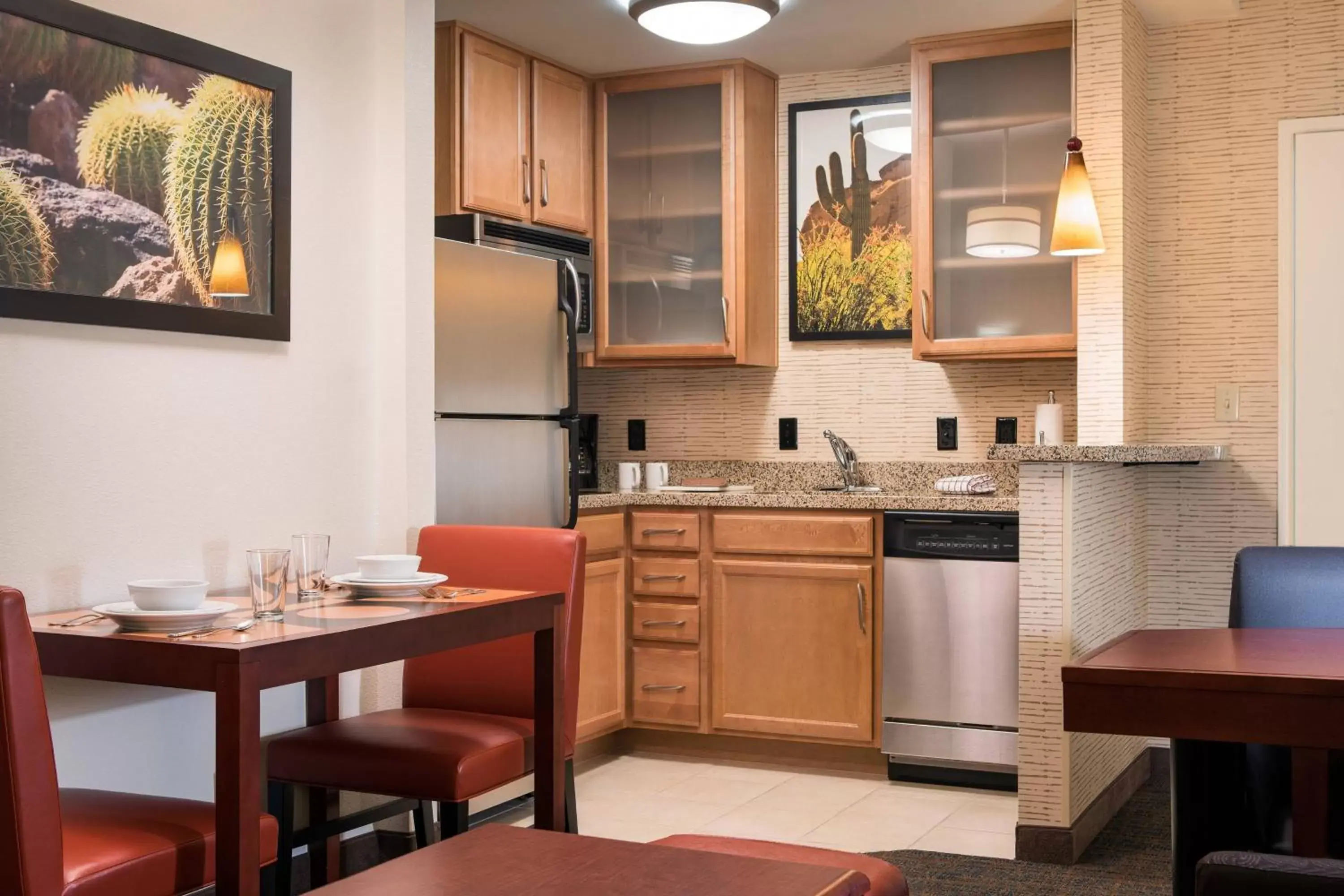Bedroom, Kitchen/Kitchenette in Residence Inn Phoenix Desert View at Mayo Clinic