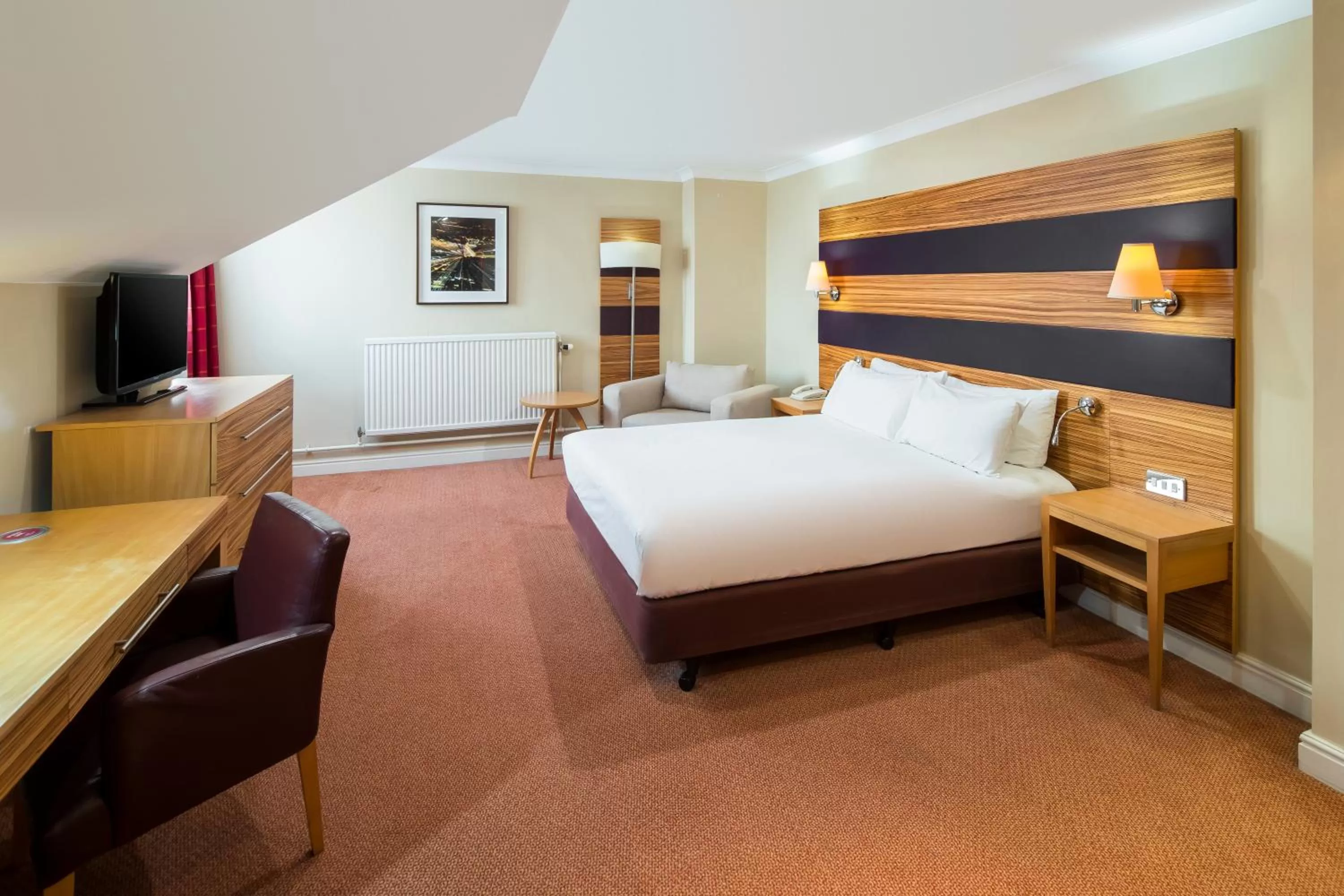 Photo of the whole room, Bed in Crowne Plaza Chester by IHG