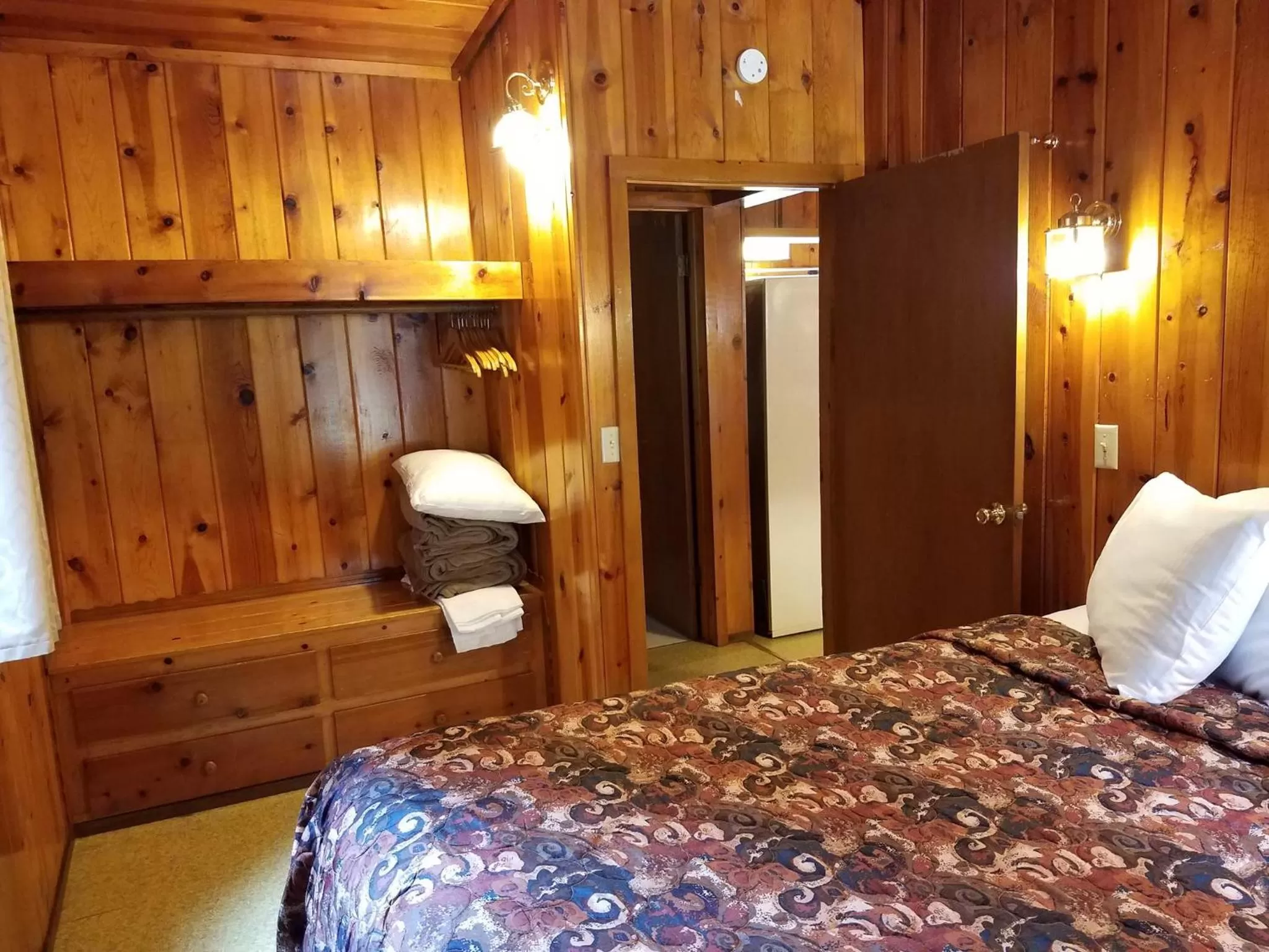 Bed in Fern River Resort