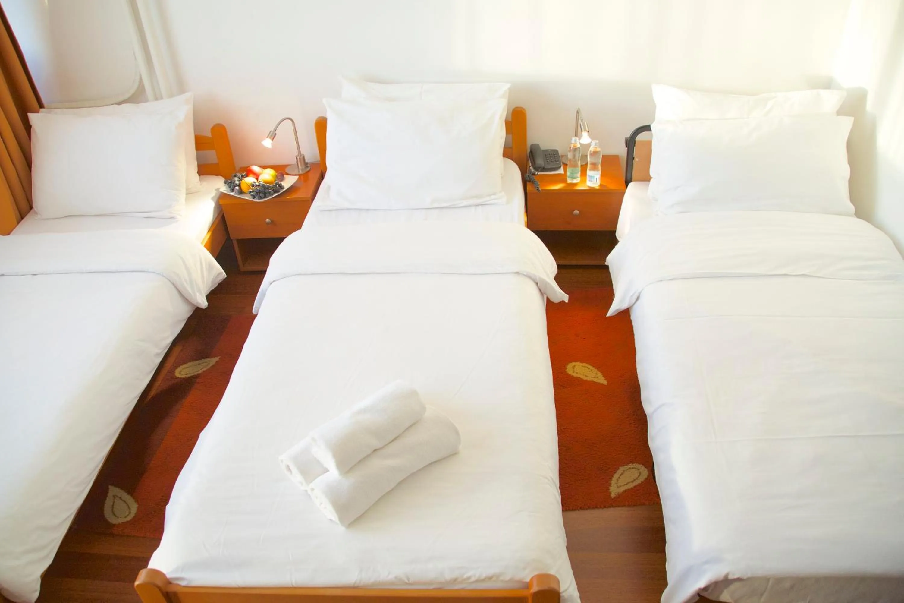 Bed in Hotel Srbija-FREE PARKING